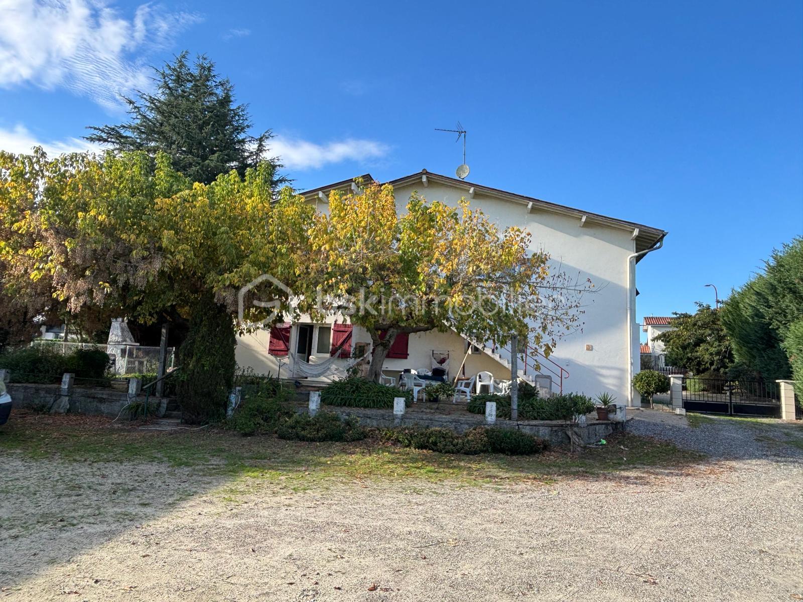 Immeuble mixte de 250 m² - WhatsApp Image 2025-10-17 à 10.14.55_b52fabce.jpg