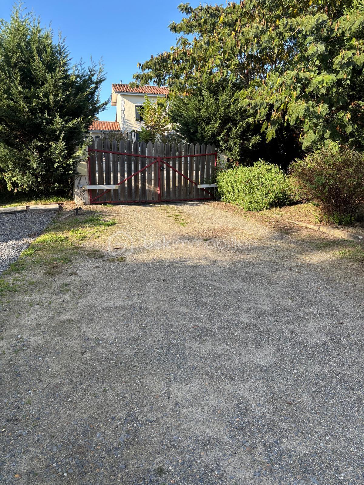 Immeuble mixte de 250 m² - WhatsApp Image 2025-10-17 à 10.14.55_d7257858.jpg