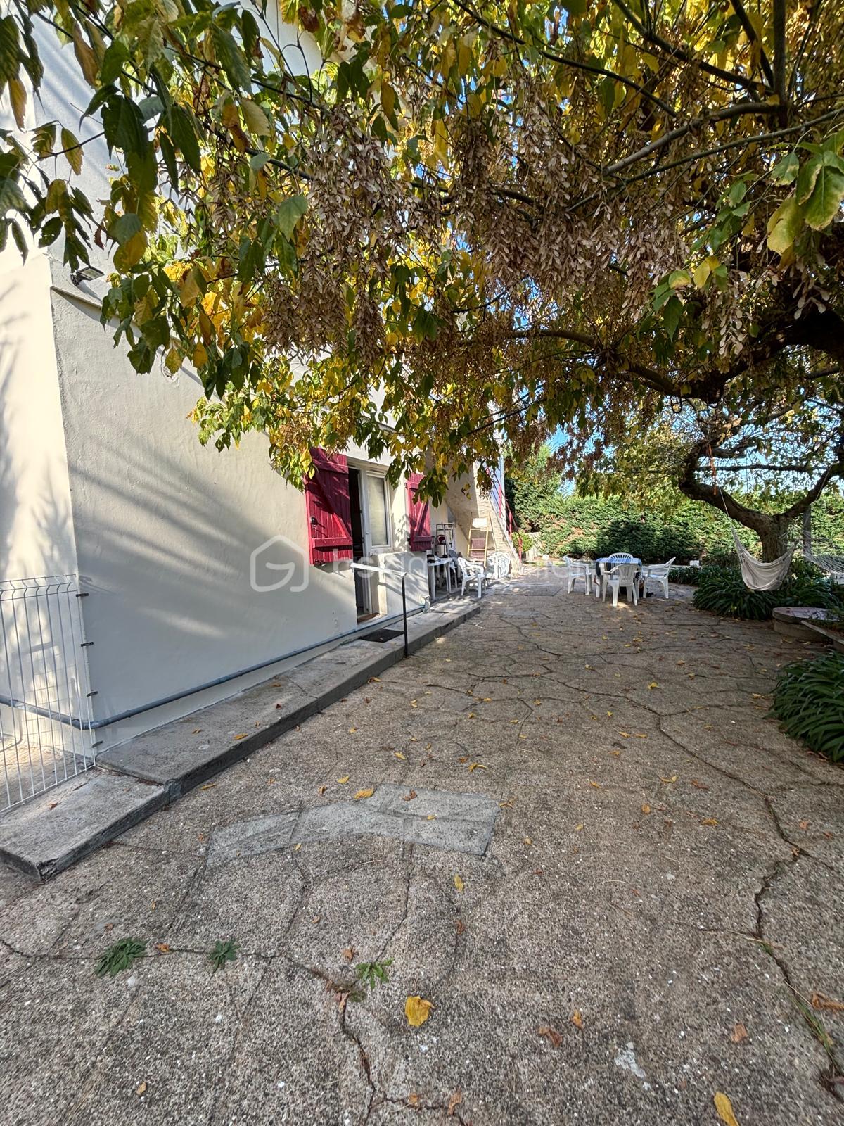 Immeuble mixte de 250 m² - WhatsApp Image 2025-10-17 à 10.14.54_d72561ea.jpg