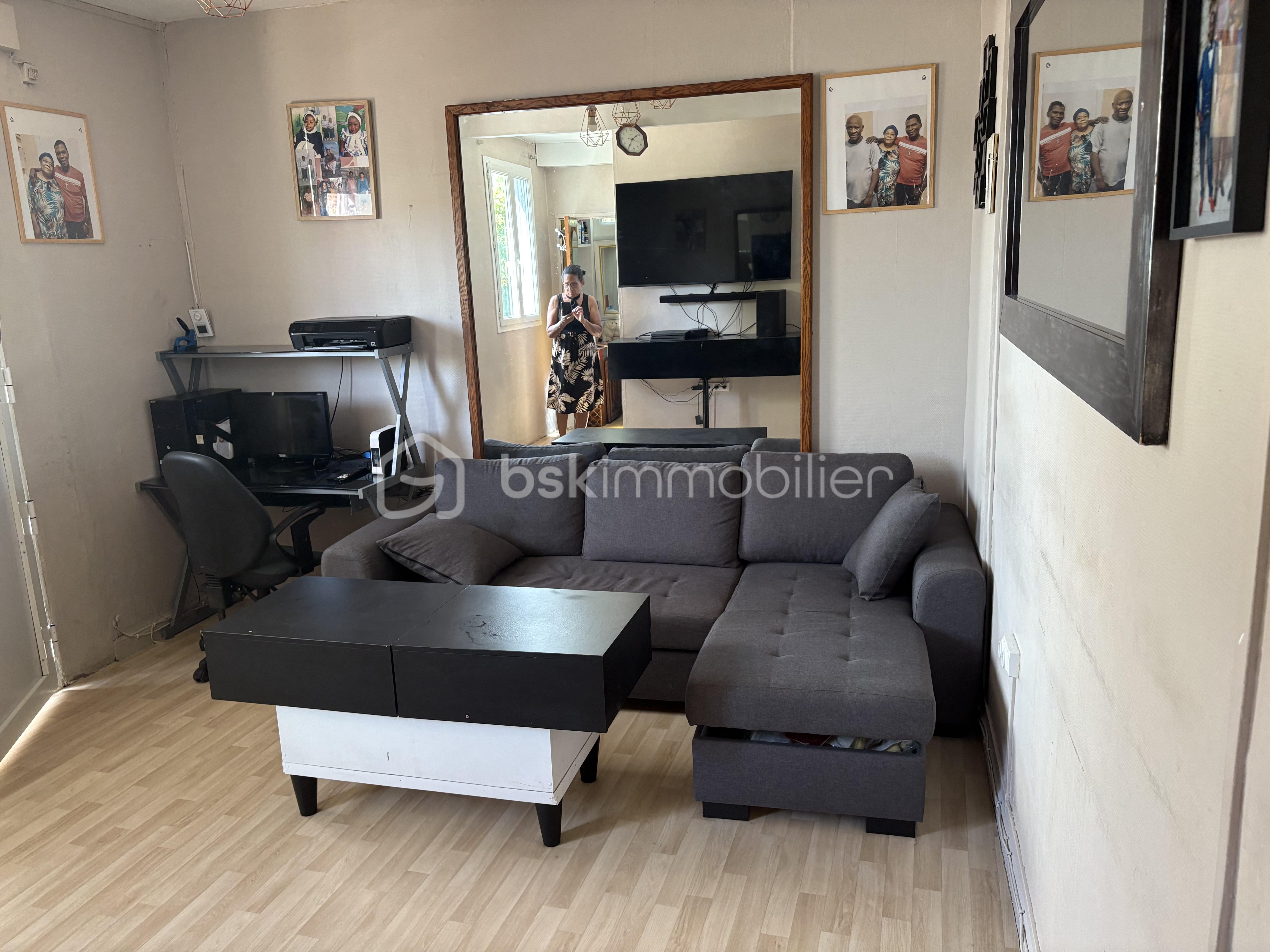 salon petit homme heic.jpg
