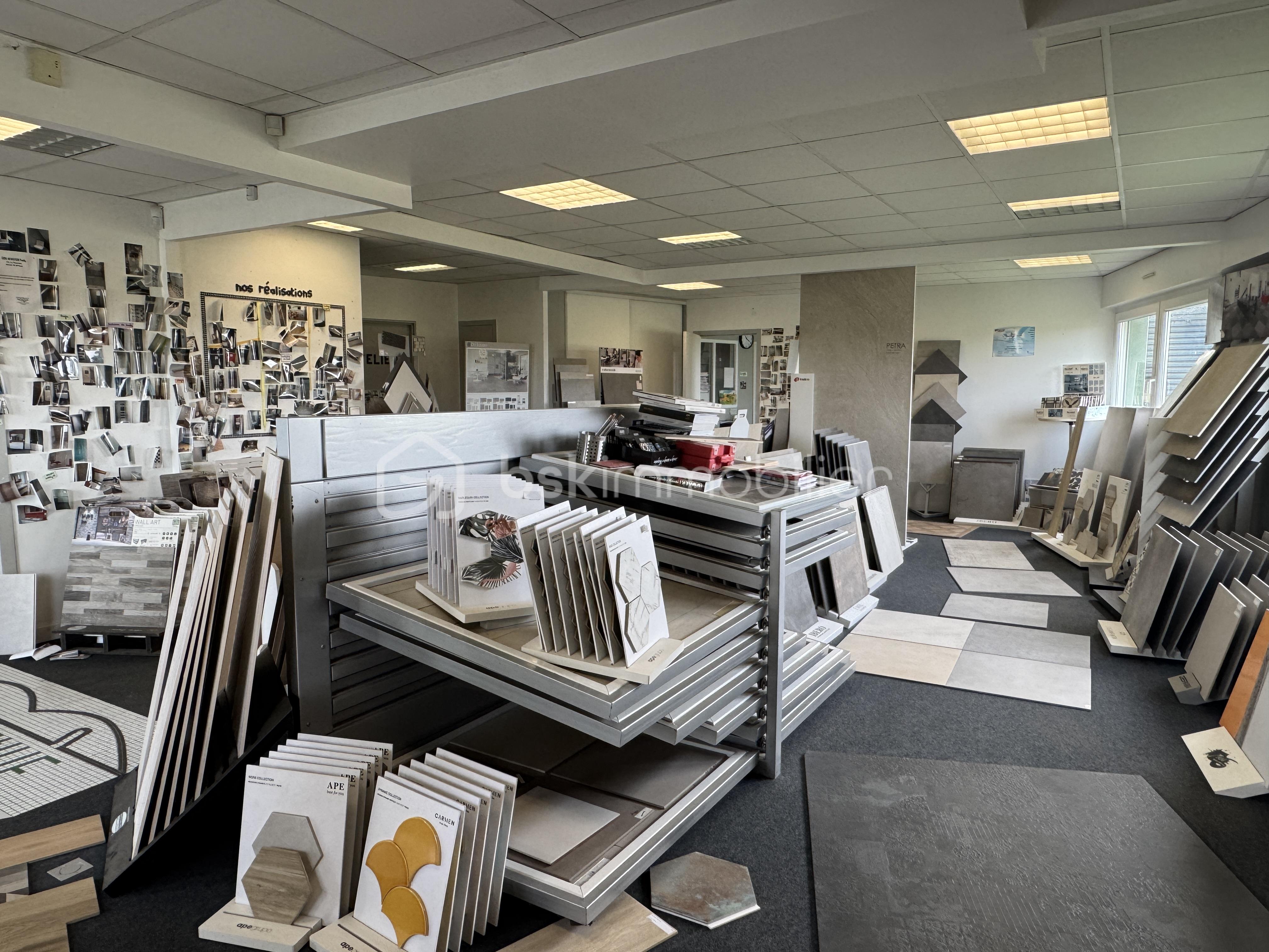 Local commercial de 540 m² - MONGODIN IMG_4563.JPG