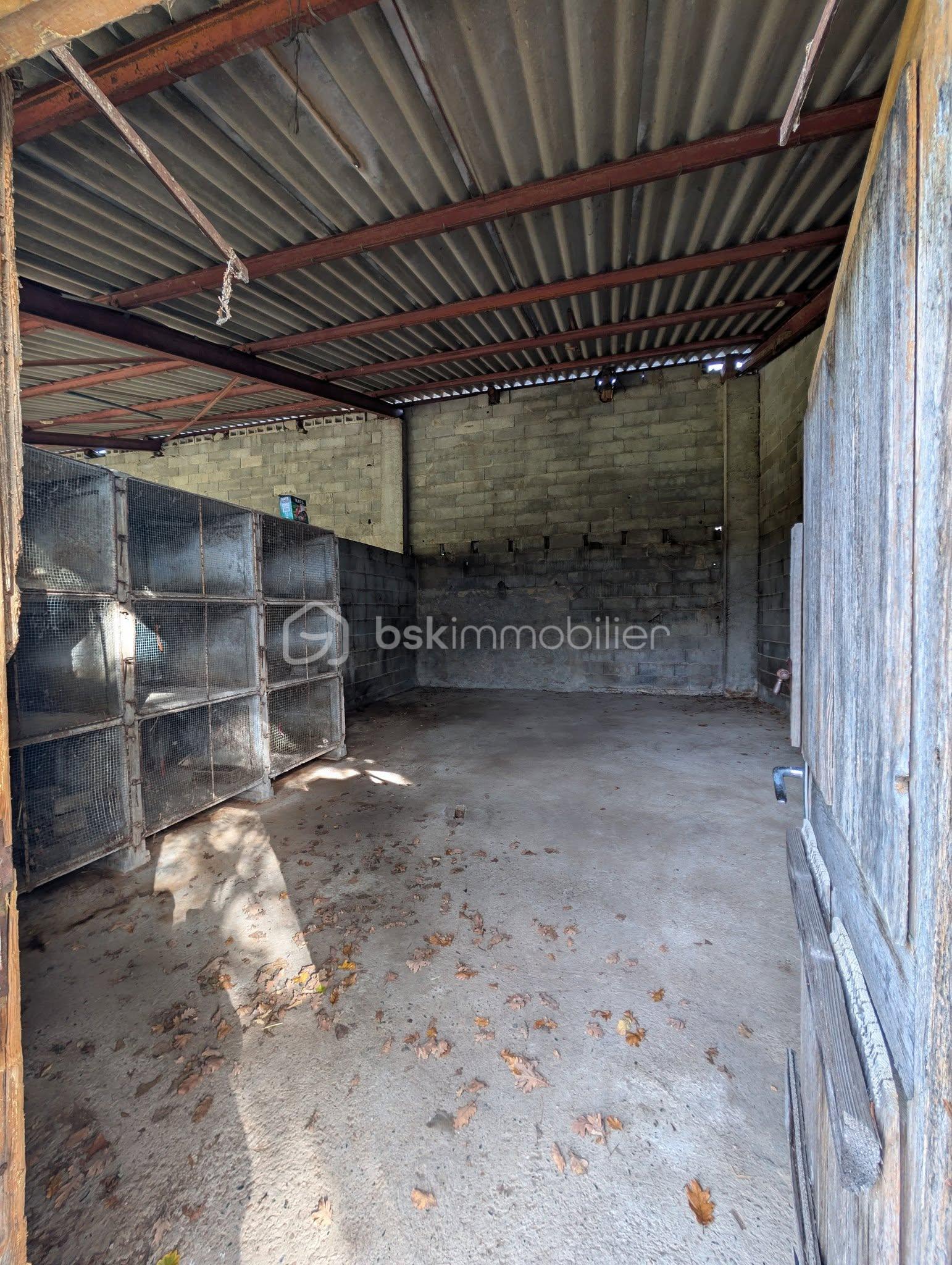 Exploitation agricole de 160 m² - 581065886_10224423512375721_692153511752276468_n.jpg