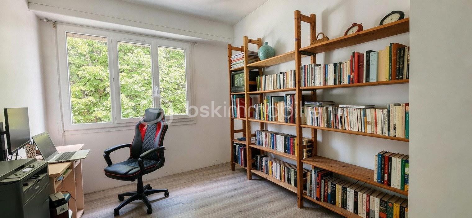 bureau.jpeg