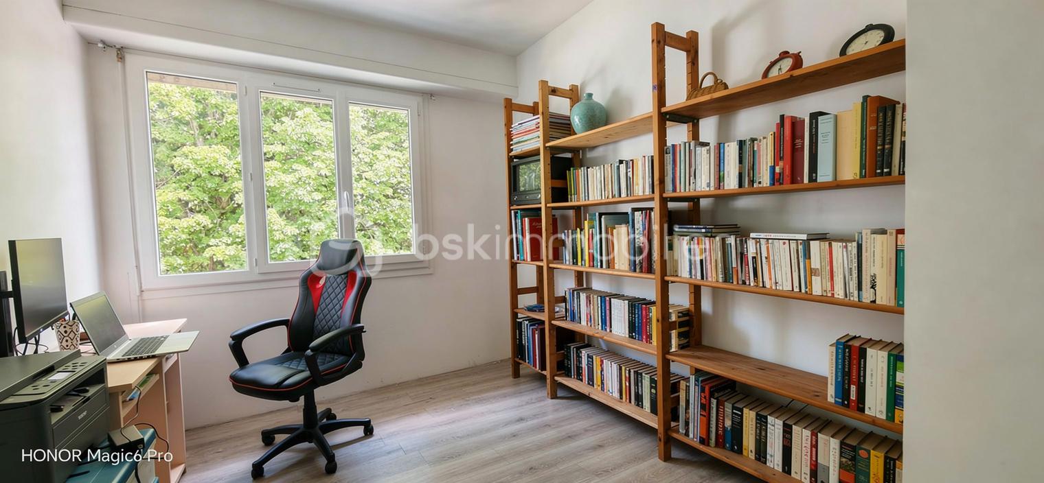 Bureau Nettoyé 01.jpg