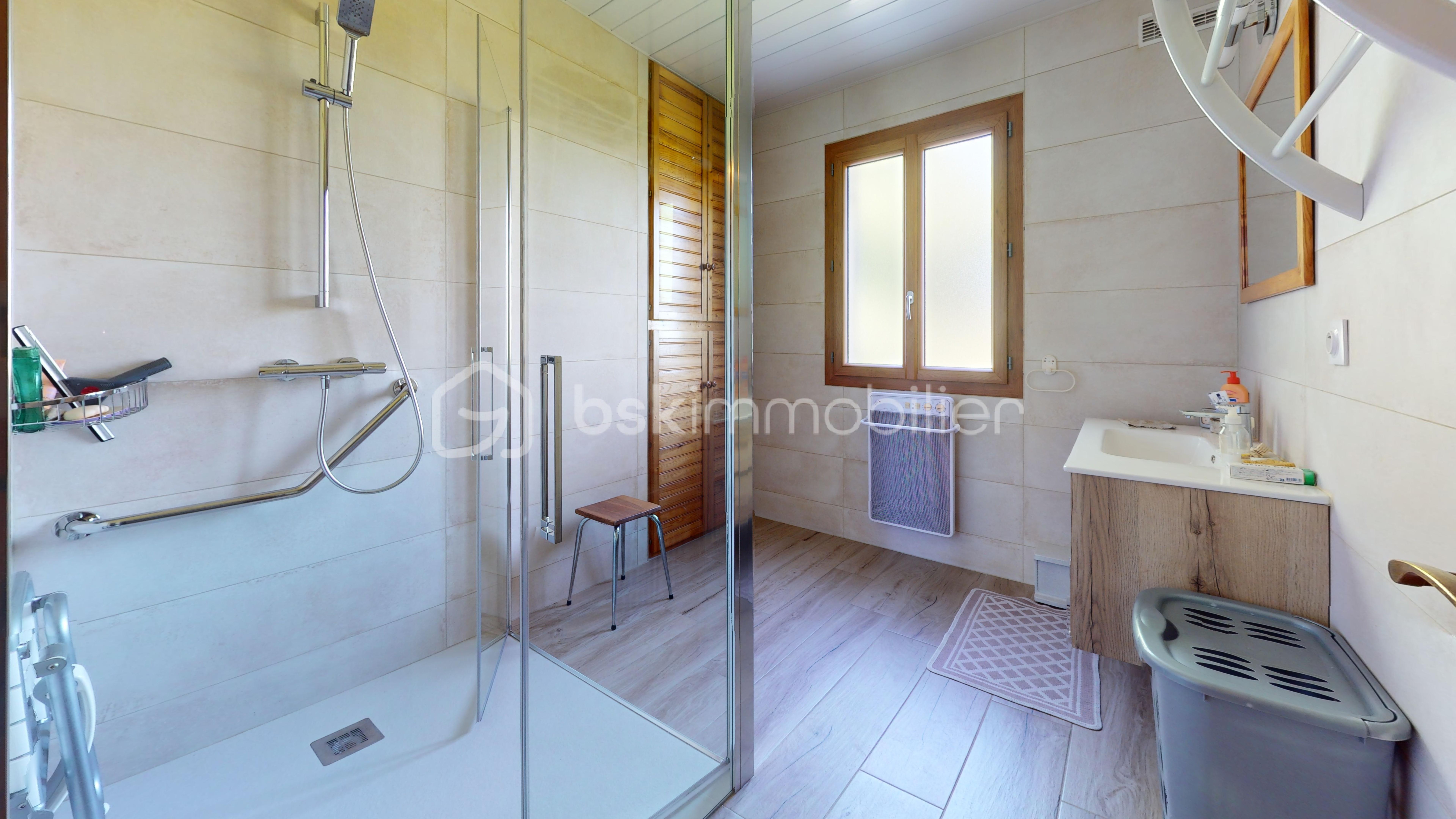 6-Impasse-du-Carouge-Bathroom.jpg