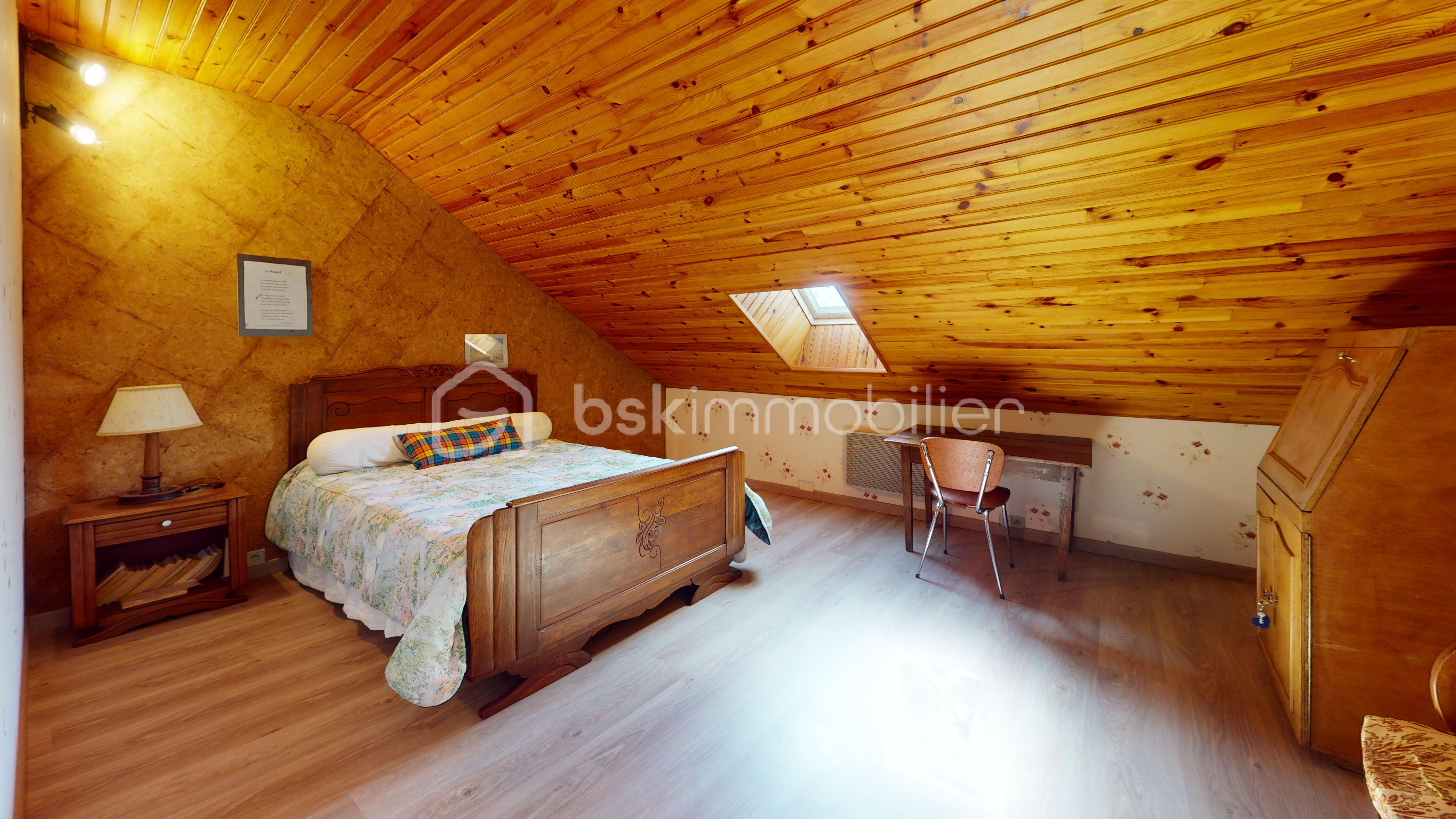 6-Impasse-du-Carouge-Bedroom 5.jpg