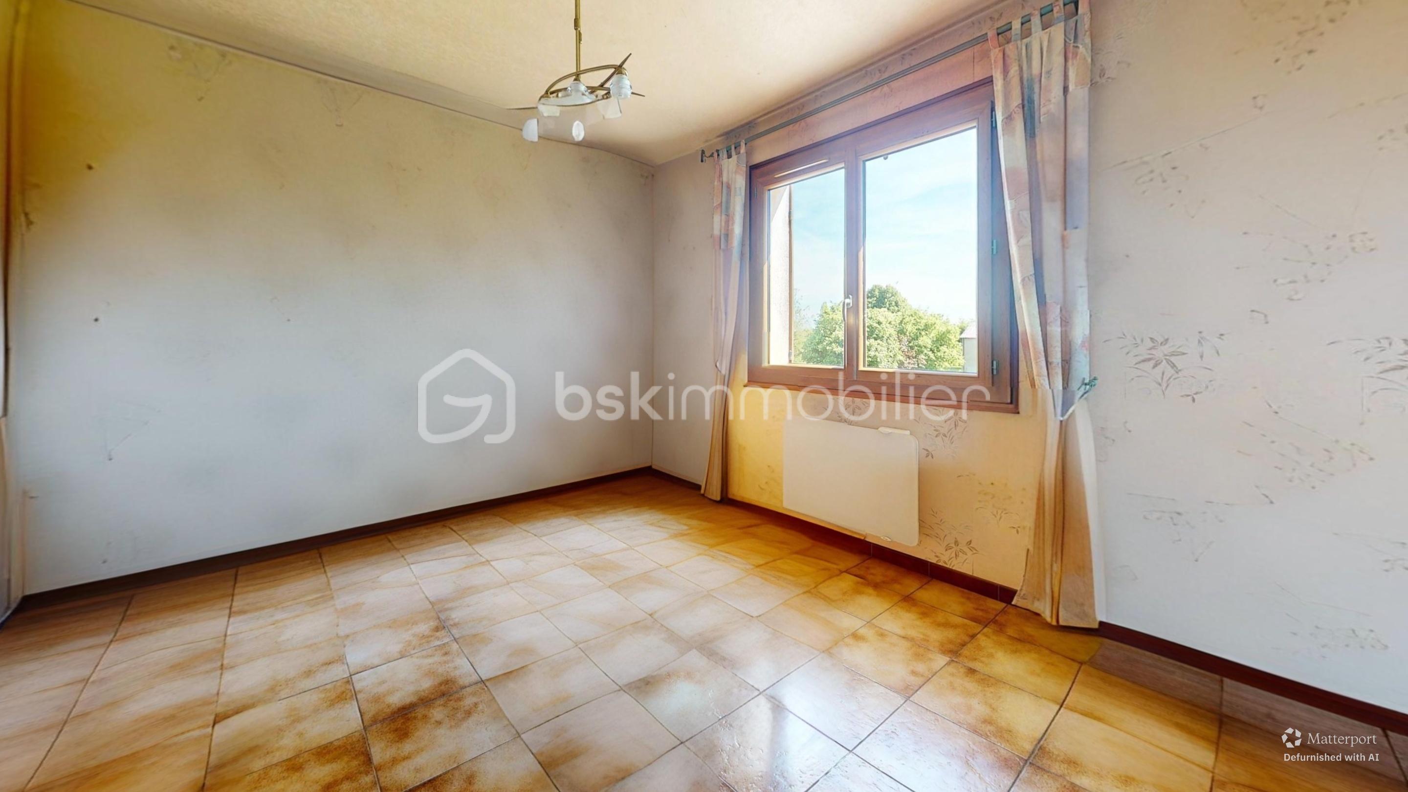 MAISON-DE-MACON-SUR-SOUS-SOL-Dining-Room-Defurnished.jpg