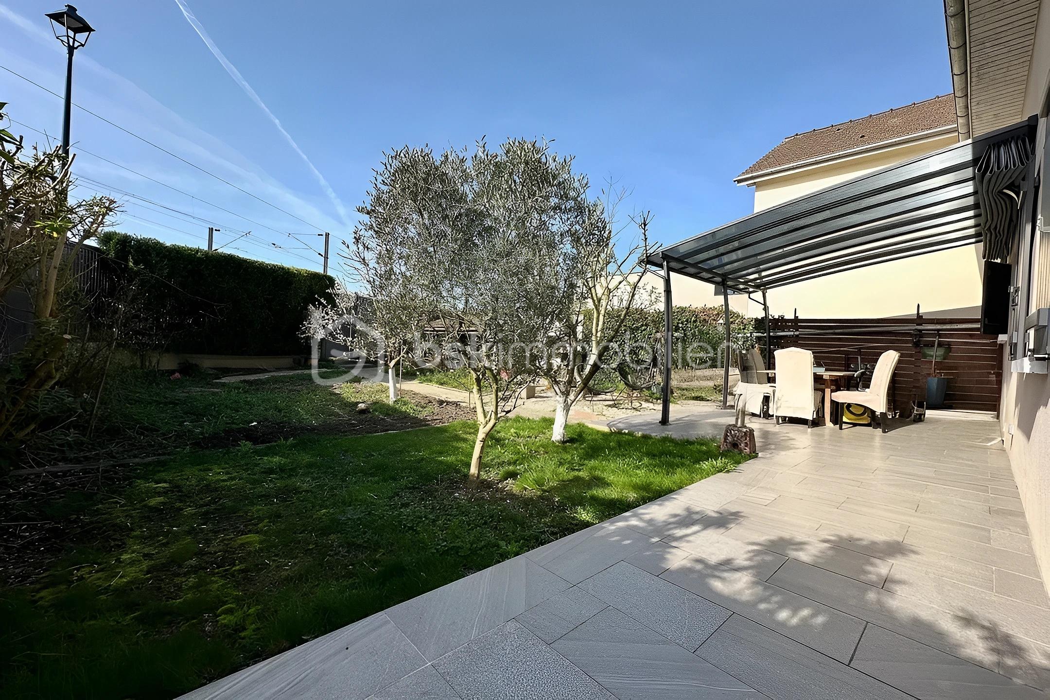 hoqi-1f16ec1be5b14f6bb815fb328e6711de (1).jpg