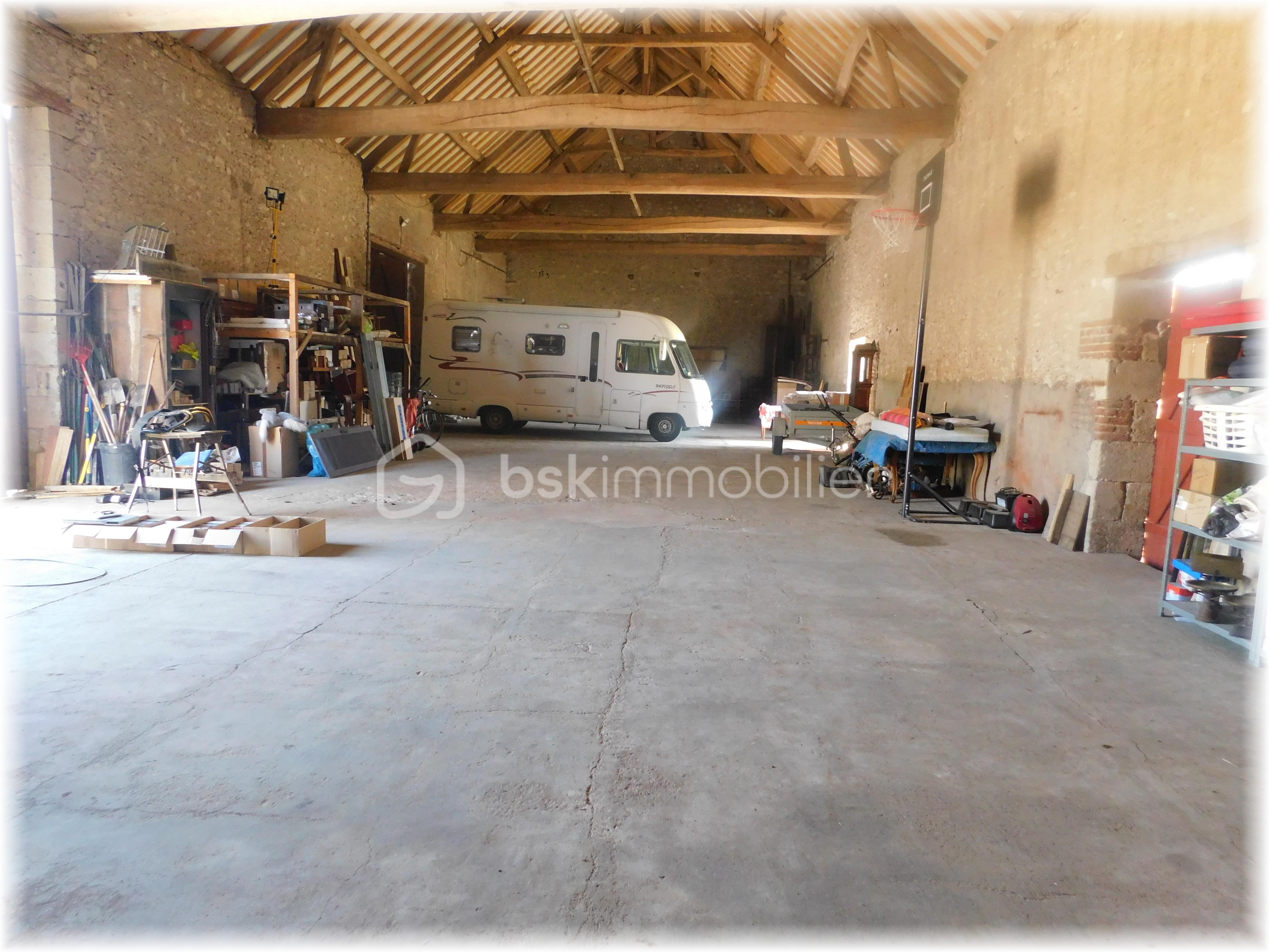 Corps de ferme de 437 m² - 300 m2.JPG