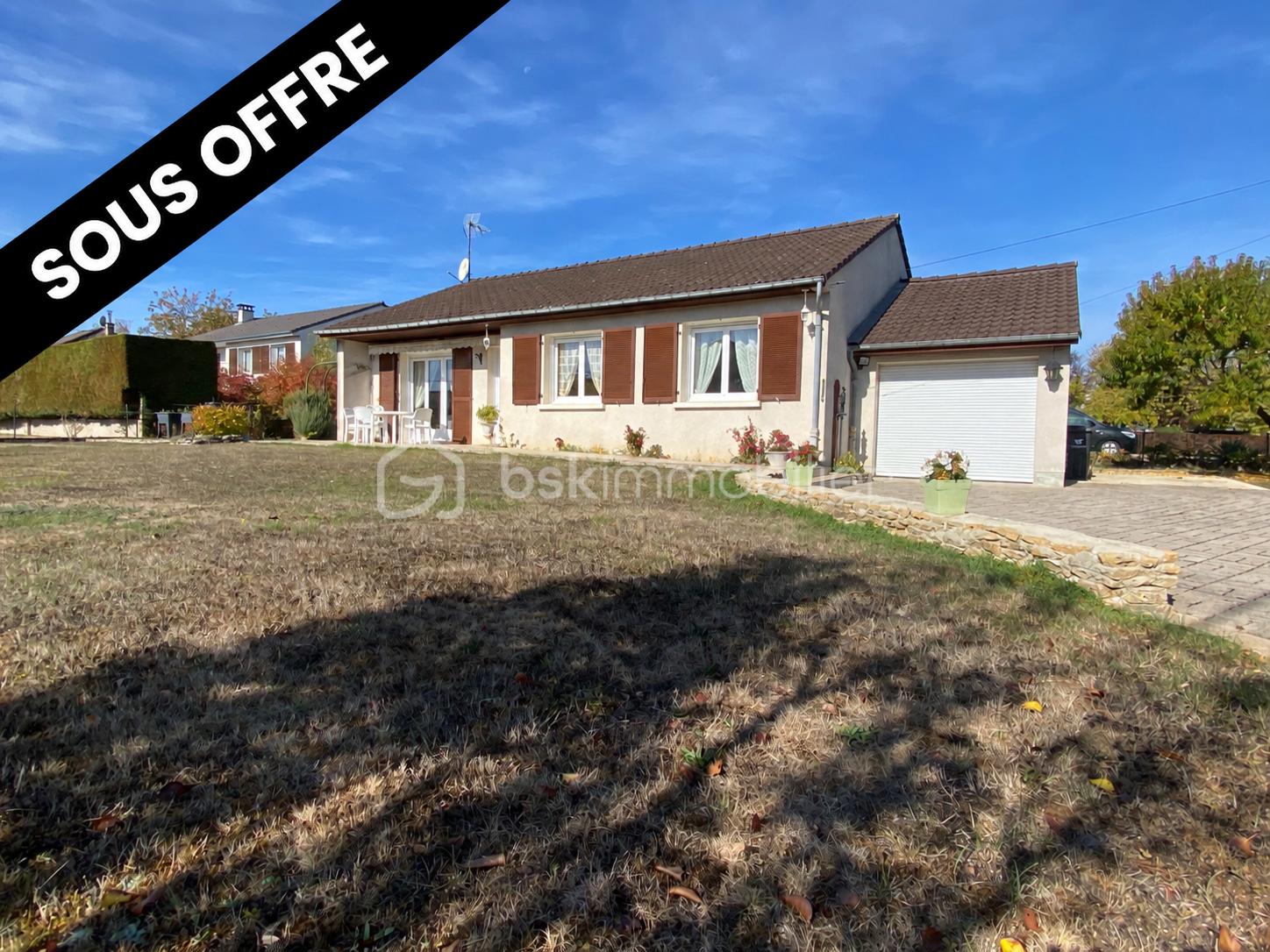 Maison avec ruban noir sous offre.png