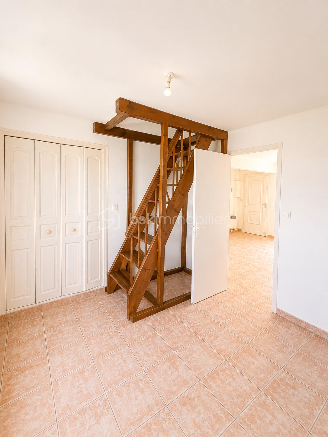 Chambre avec escalier 2.png