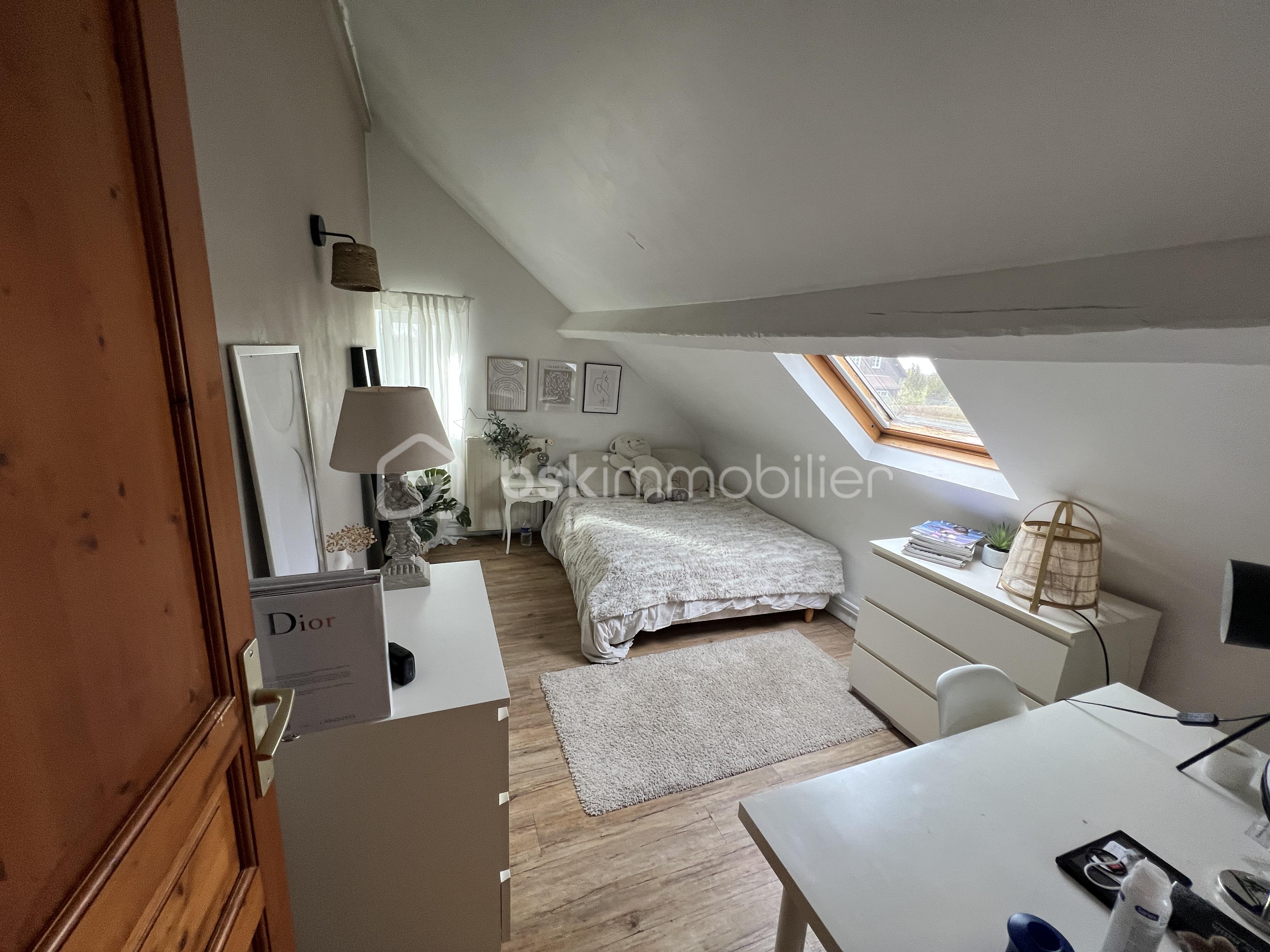 Maison ancienne de 175 m² - NICOLAS VAN DE WALLE BSK IMMOBILIER GOUSSAINVILLE MAISON CHAMBRE LOLY.JPG