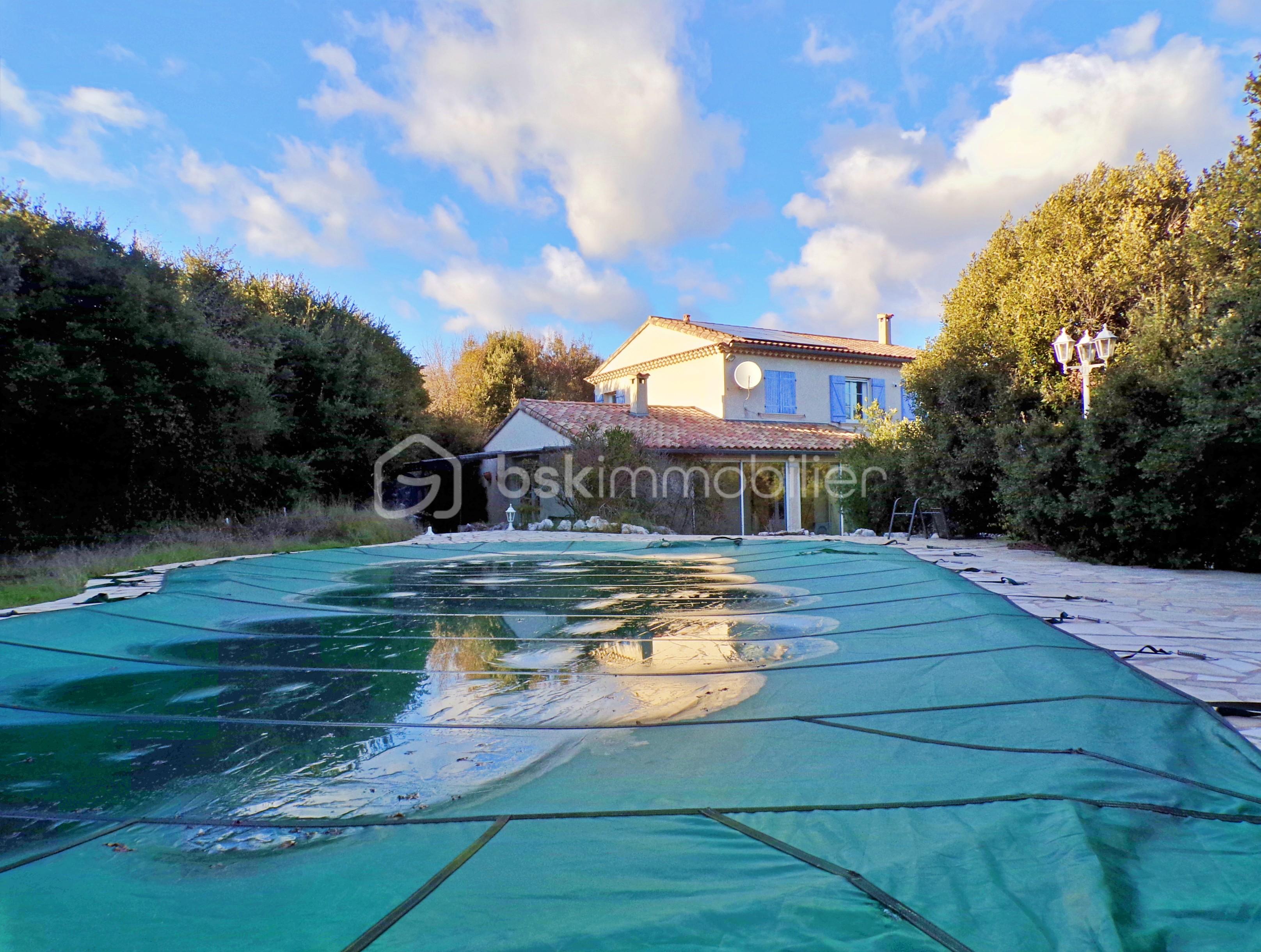 Maison traditionnelle de 171 m² - Exter avec piscine.JPG