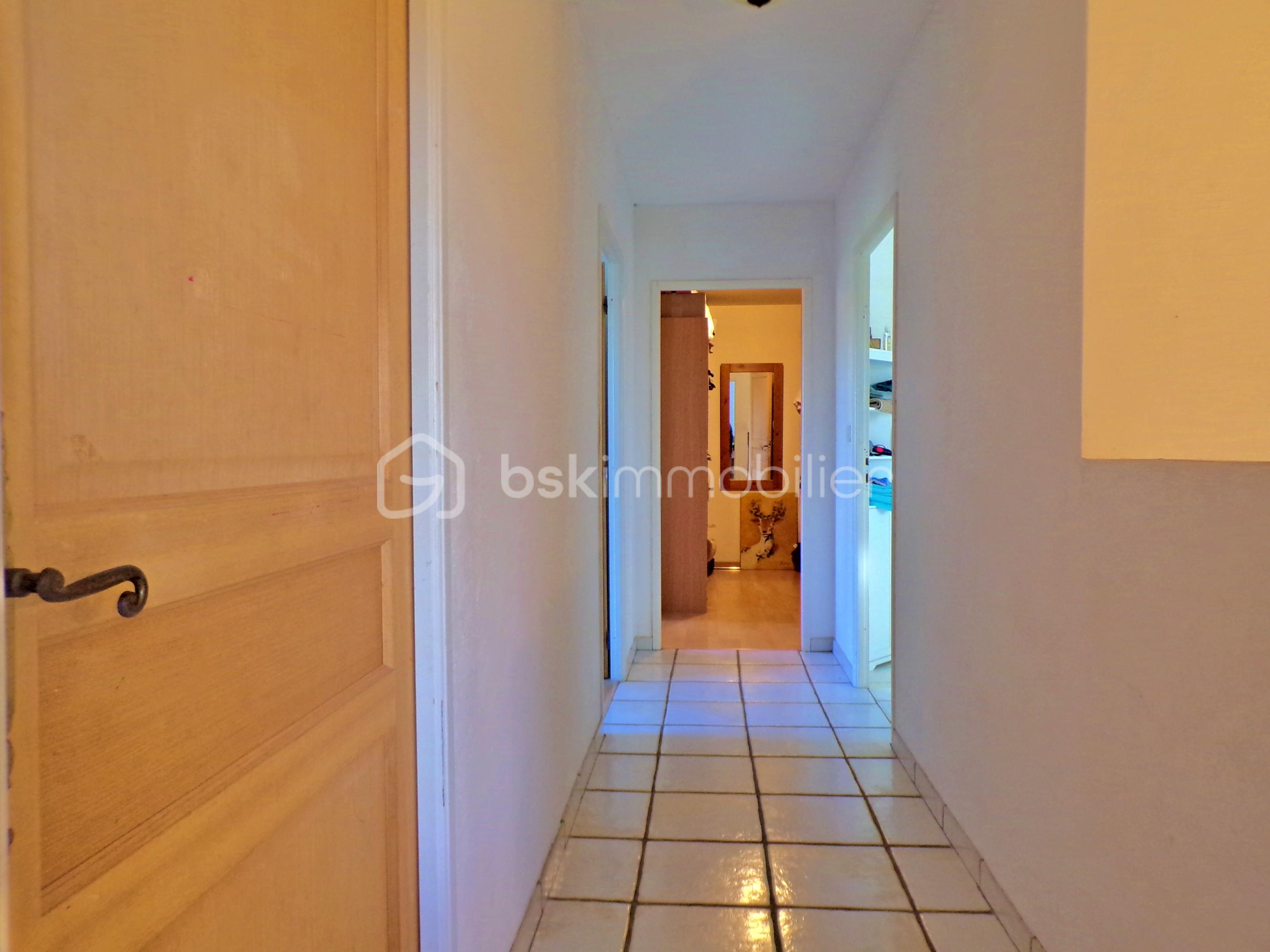 Maison traditionnelle de 171 m² - Couloir nuit.JPG