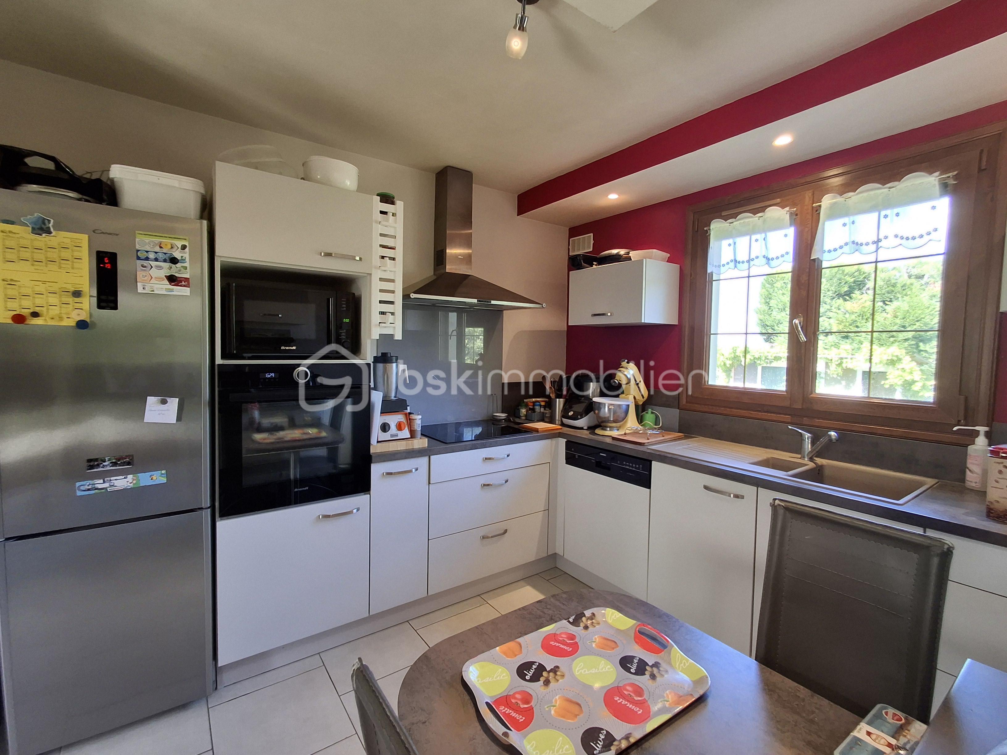 Maison de 120 m² - CUISINE 2 VERS FENETRE PAYSAGE.jpg