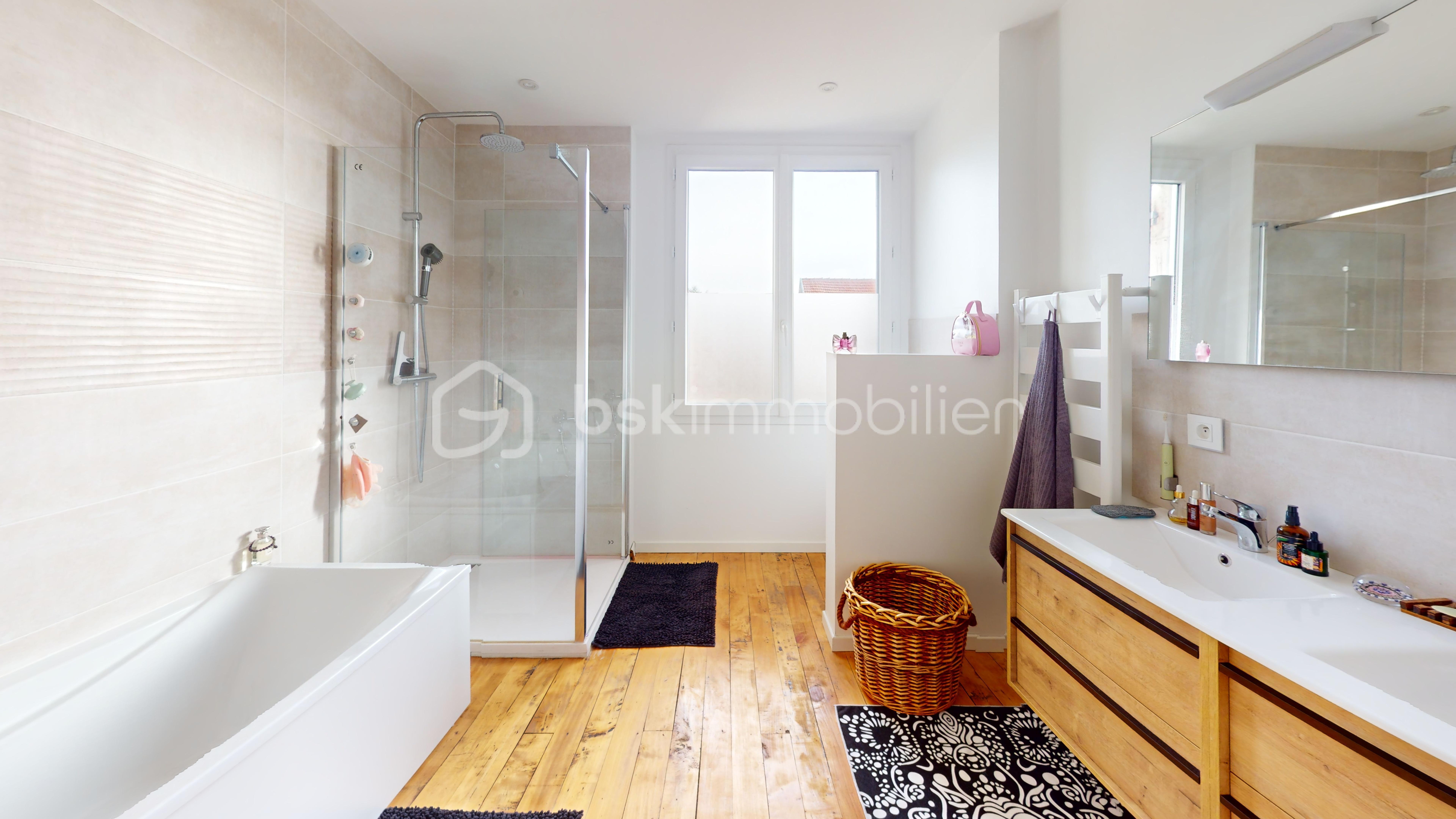 St-Severin-Bathroom.jpg
