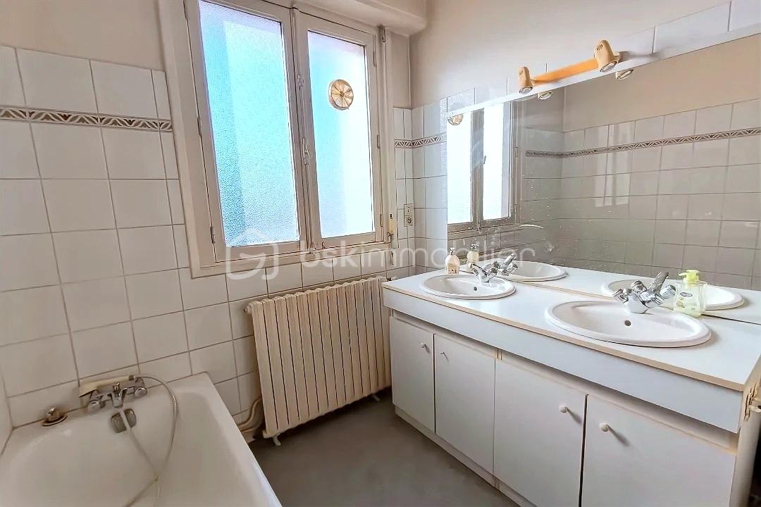 Maison de 230 m² - hoqi-60799bc8a8ae41b5a380ff72fb73d96c.jpg