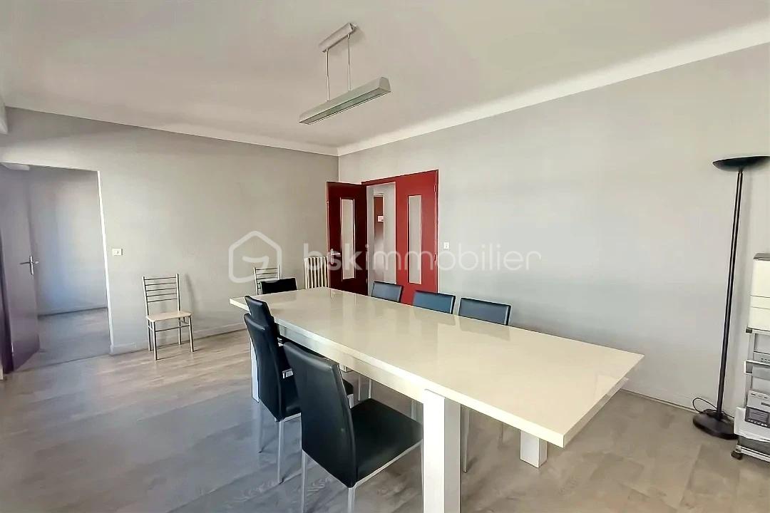 Maison de 230 m² - hoqi-33b8ff3dec754398a423ce0e5f9c8e34.jpg