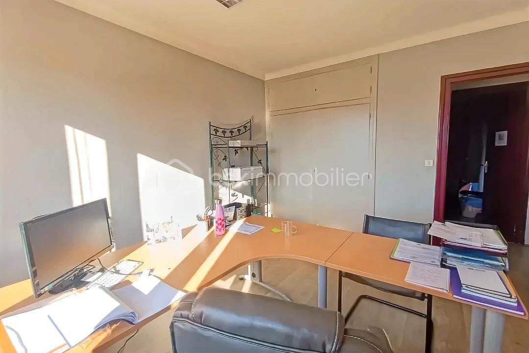 Maison de 230 m² - hoqi-7e5326c9580a4d7ca5b42cda0e755dc3.jpg