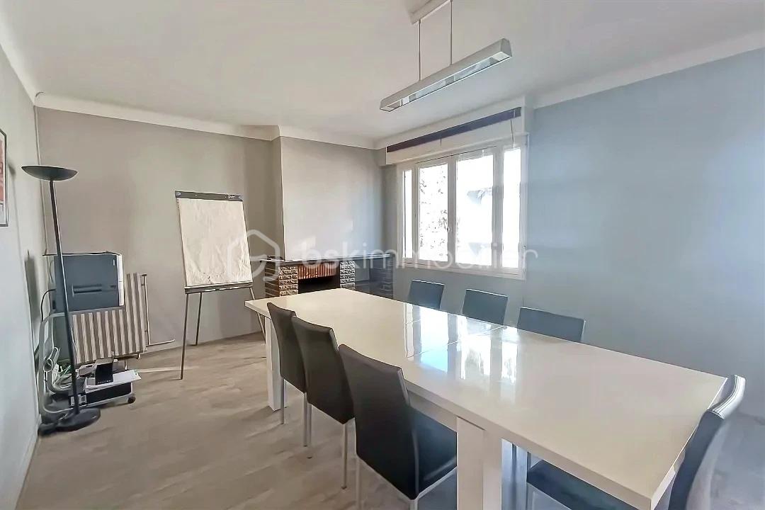 Maison de 230 m² - hoqi-160c0df60ddd44edbfa48fd823ca8a1f.jpg