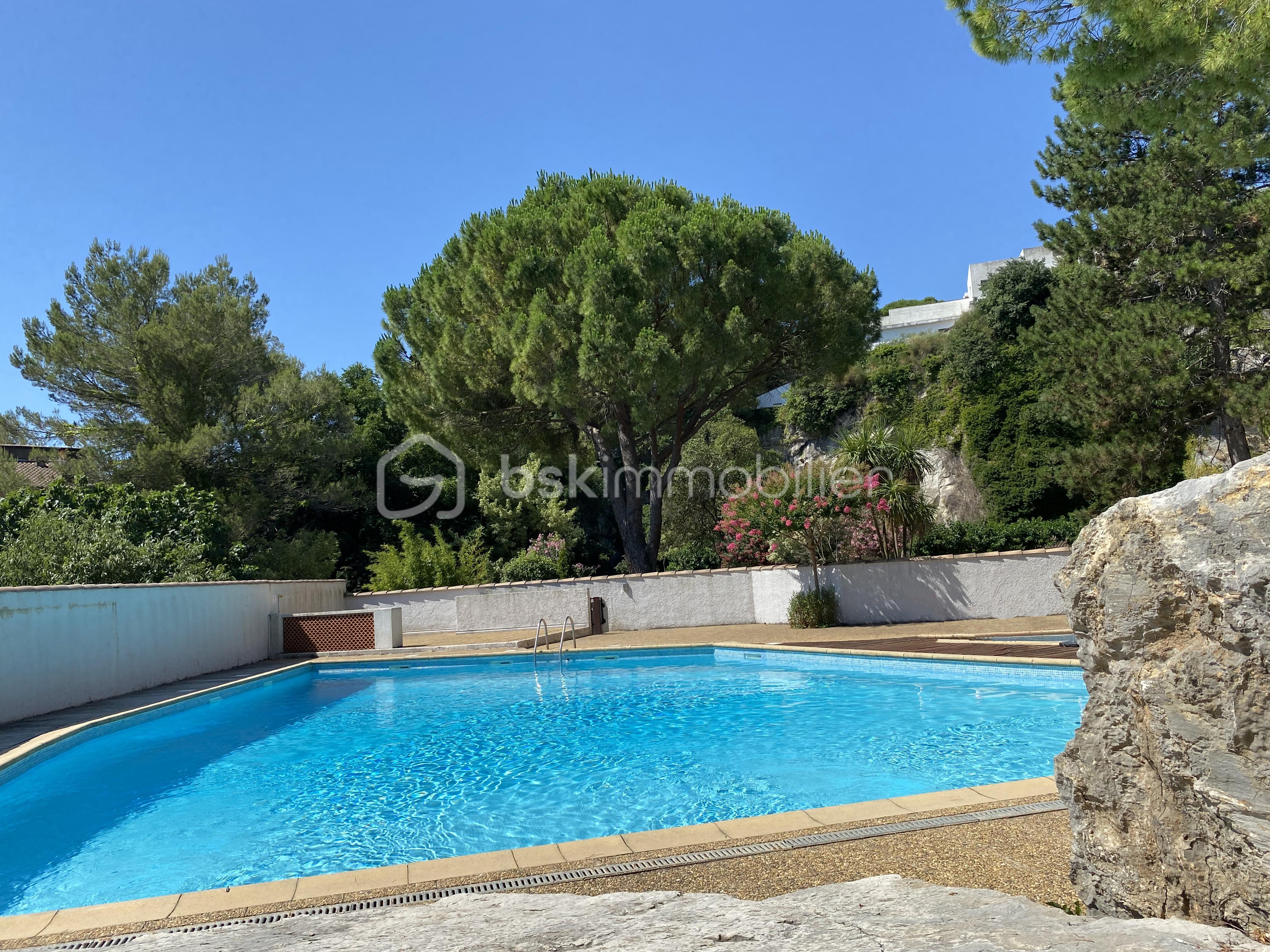 Appartement de 70 m² - PISCINE.JPG