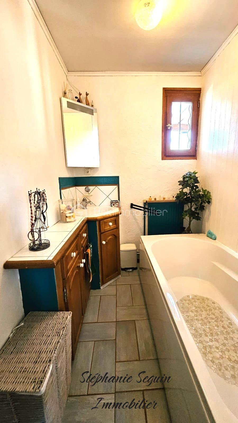 Maison de 133 m² - salle de bains.JPG