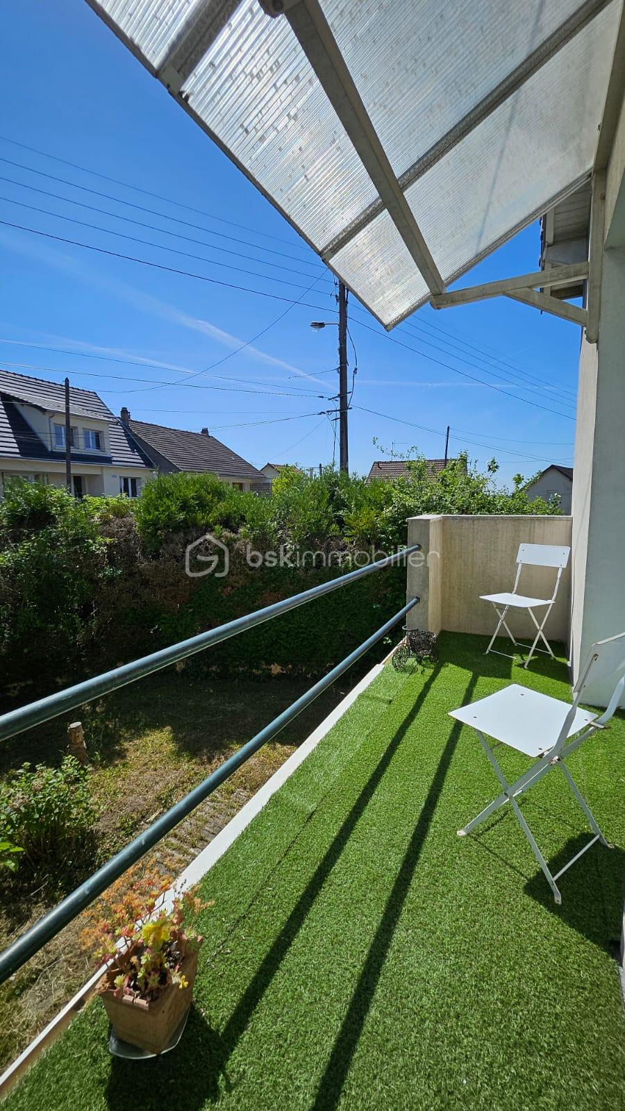 Maison de 133 m² - entrée avec terrasse.jpeg