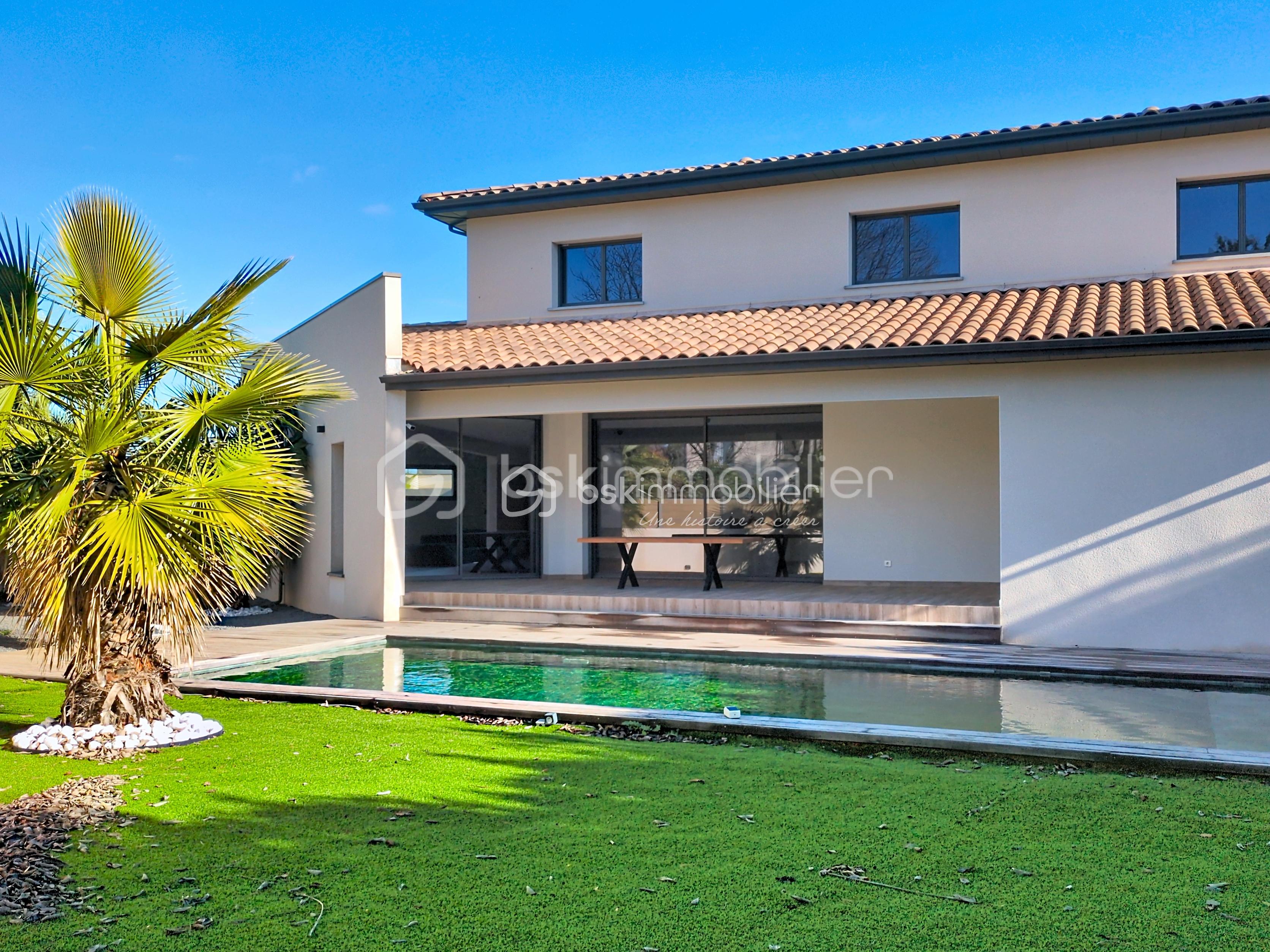 Maison de 220 m² - Facade principale jardin.jpg