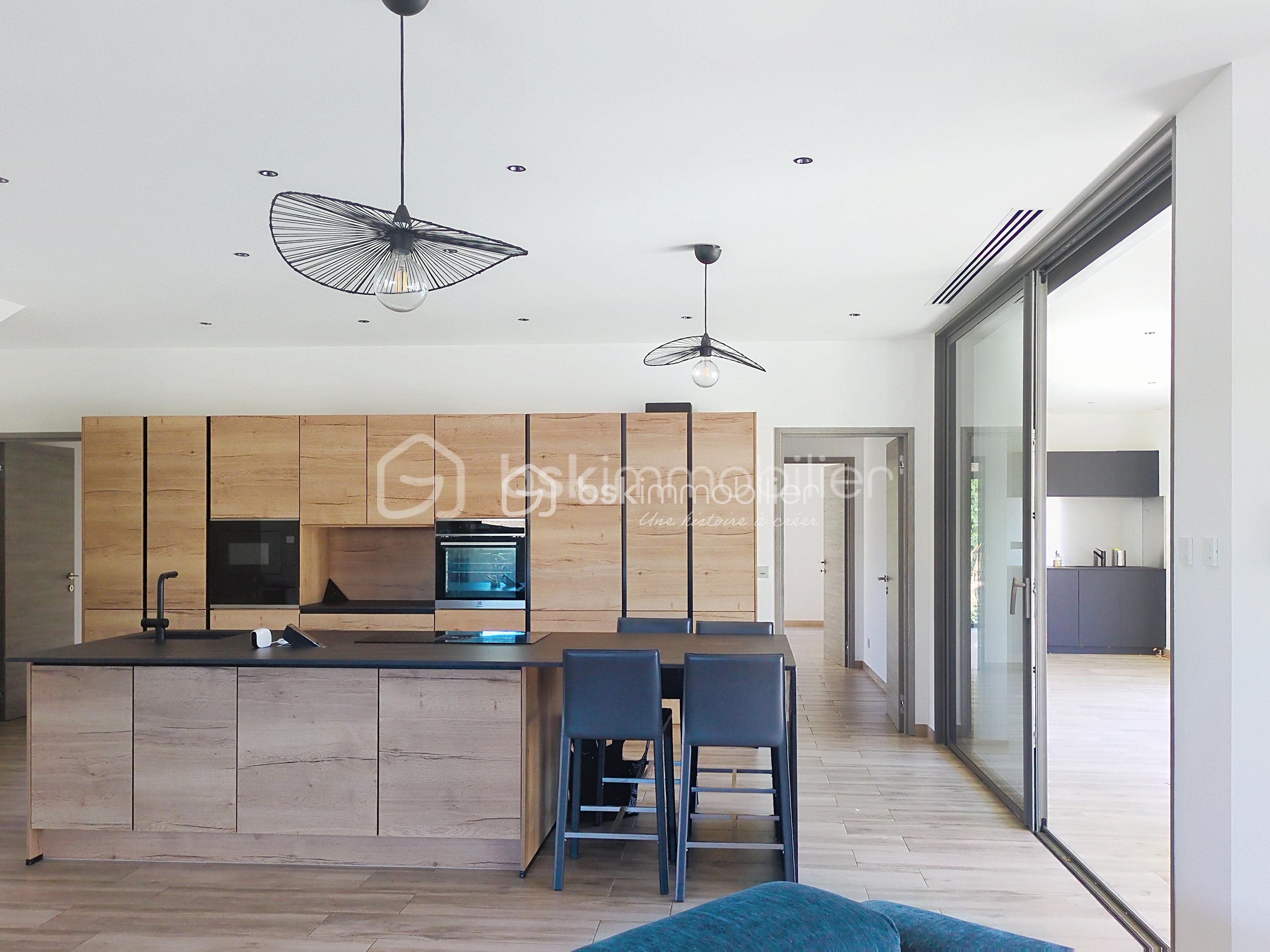 Maison de 220 m² - cuisine interieure exterieure.jpg