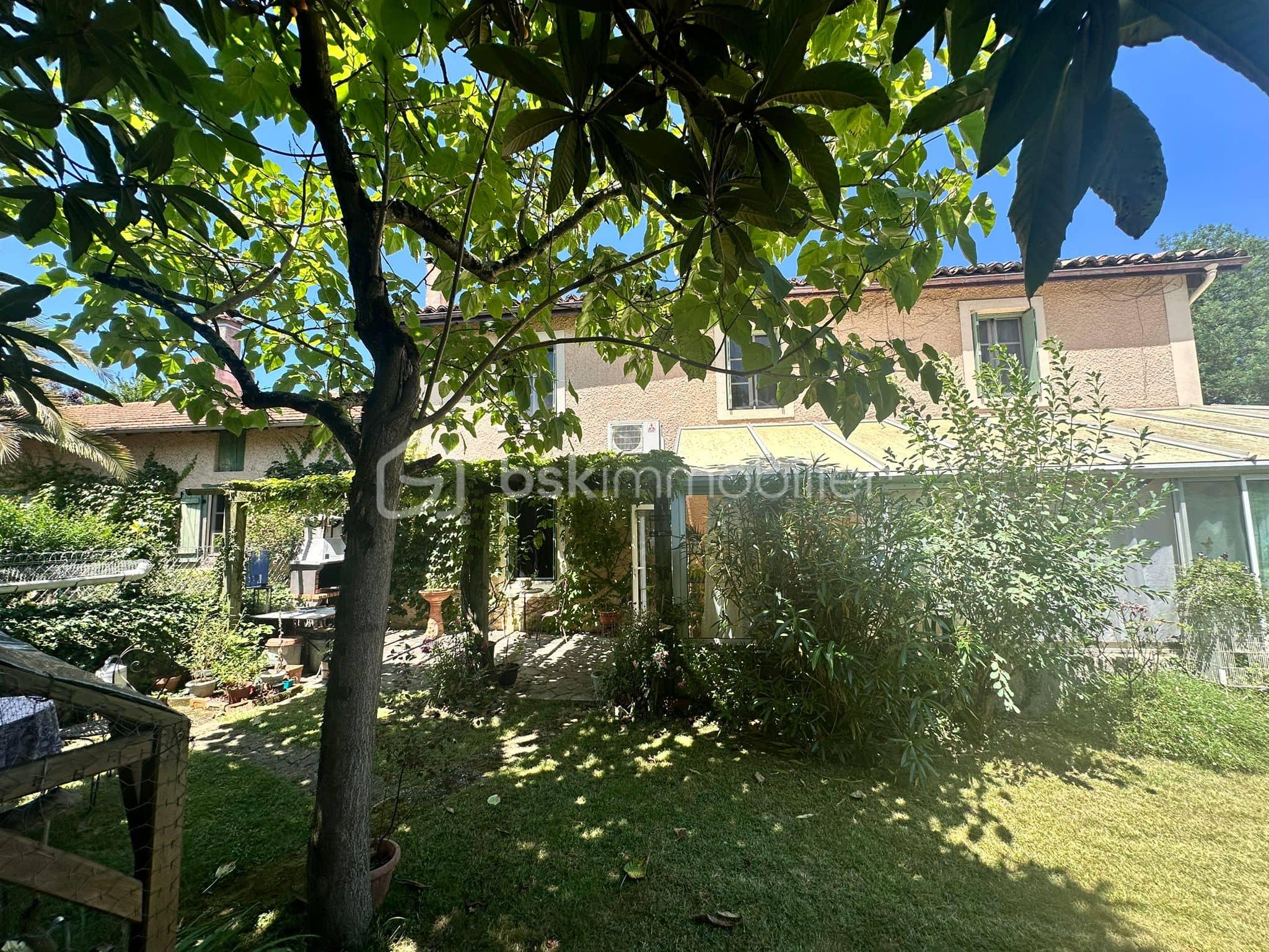 Maison de village de 225 m²