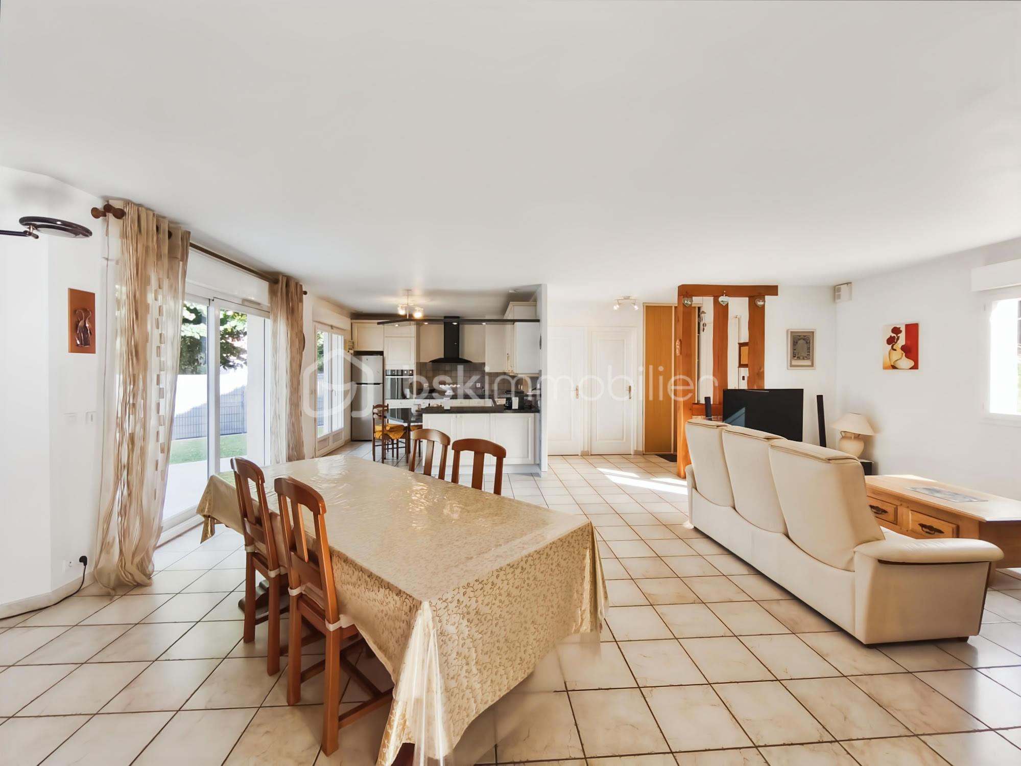 Pavillon de 123 m² - salon1.jpg