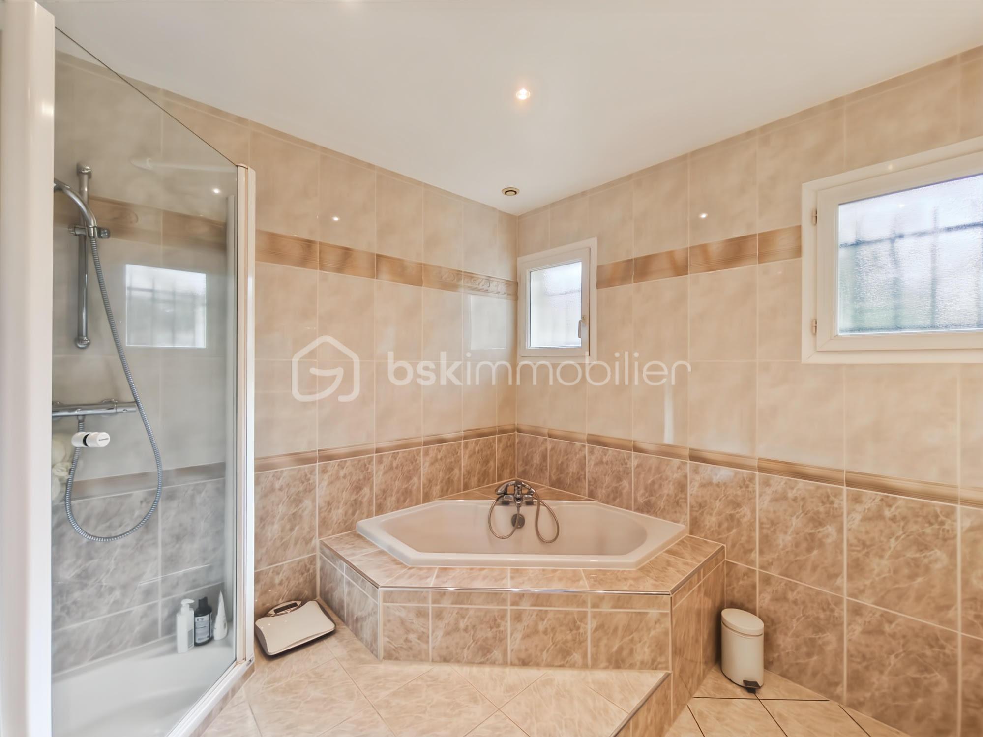 Pavillon de 123 m² - salle de bain 1.jpg