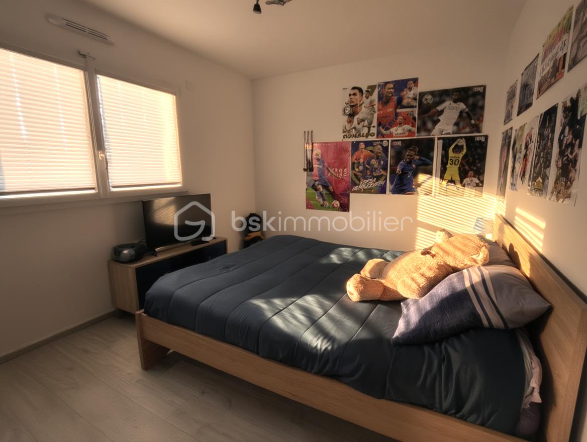 Chambre gar_on _ rang_e et lumineuse.png