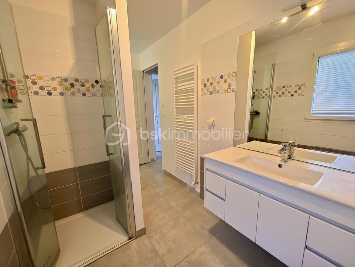 Salle de bain douche _ lumineuse.png