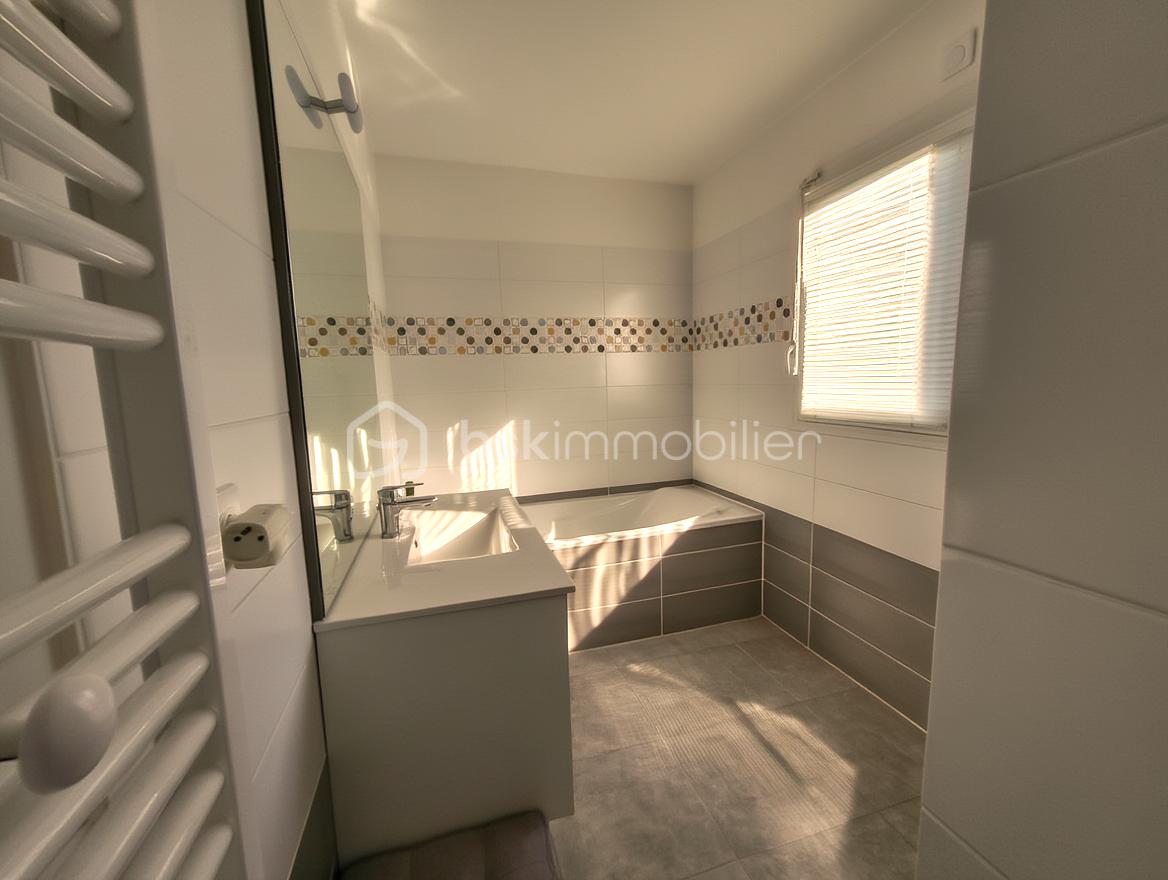 Salle de bain baignoire _ lumineuse1.png
