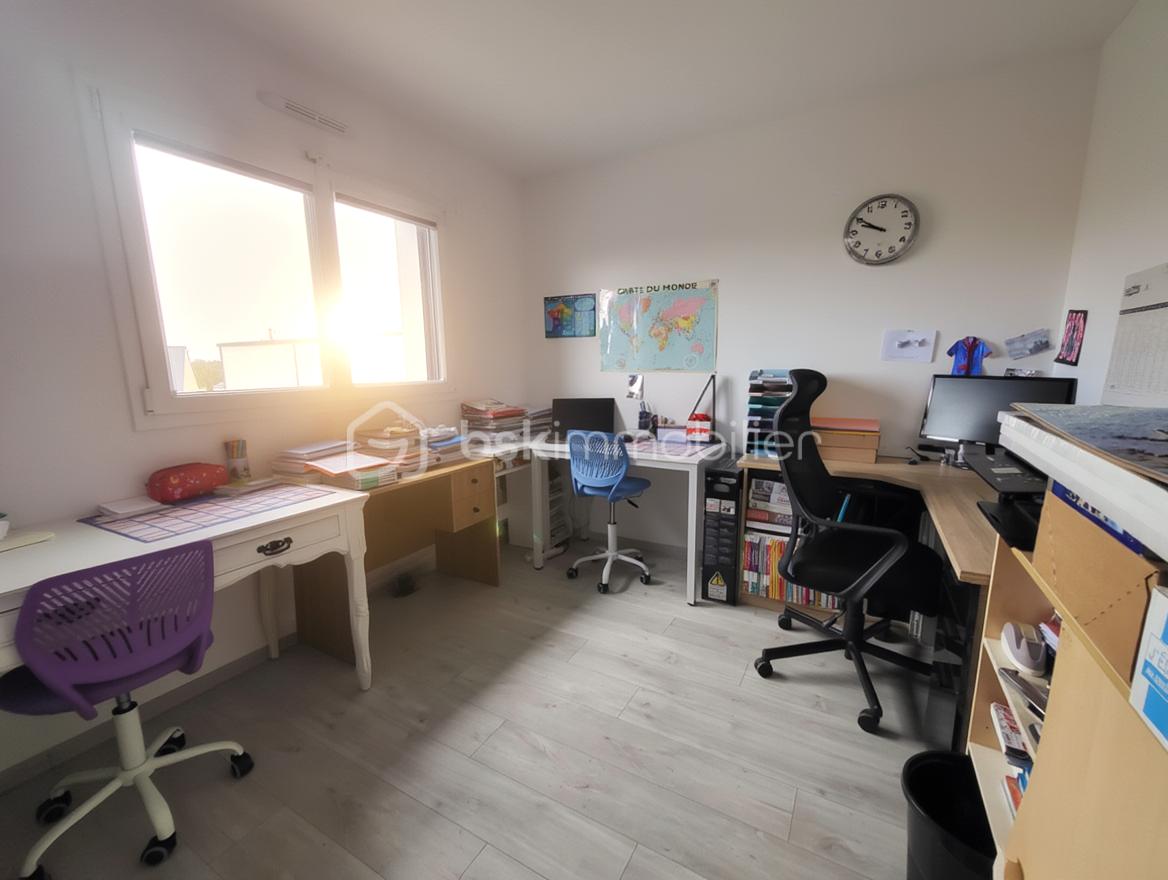 Bureau _ rang_ et lumineux.png