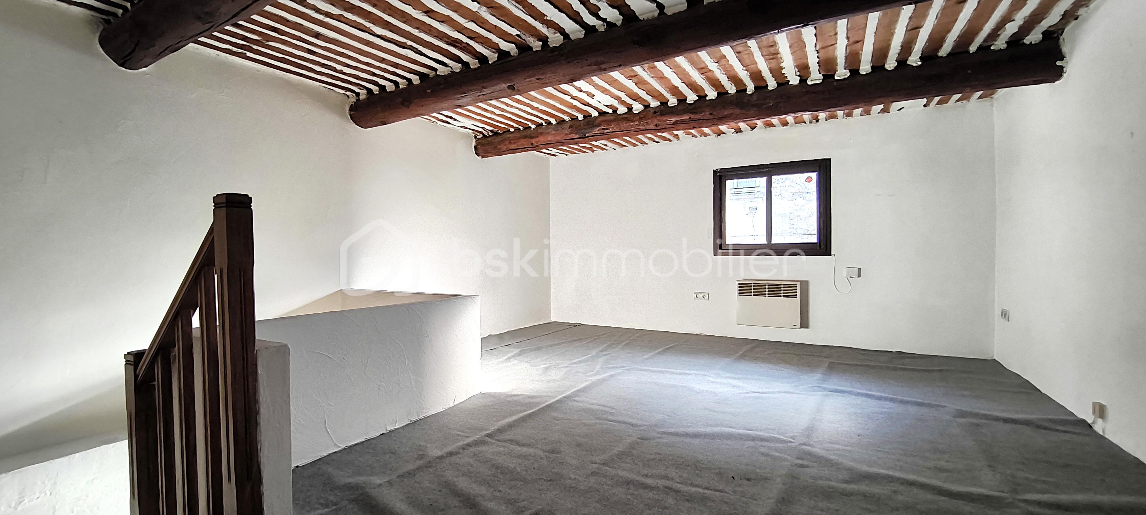 Local d activites de 39 m² - 1763575322936.jpg