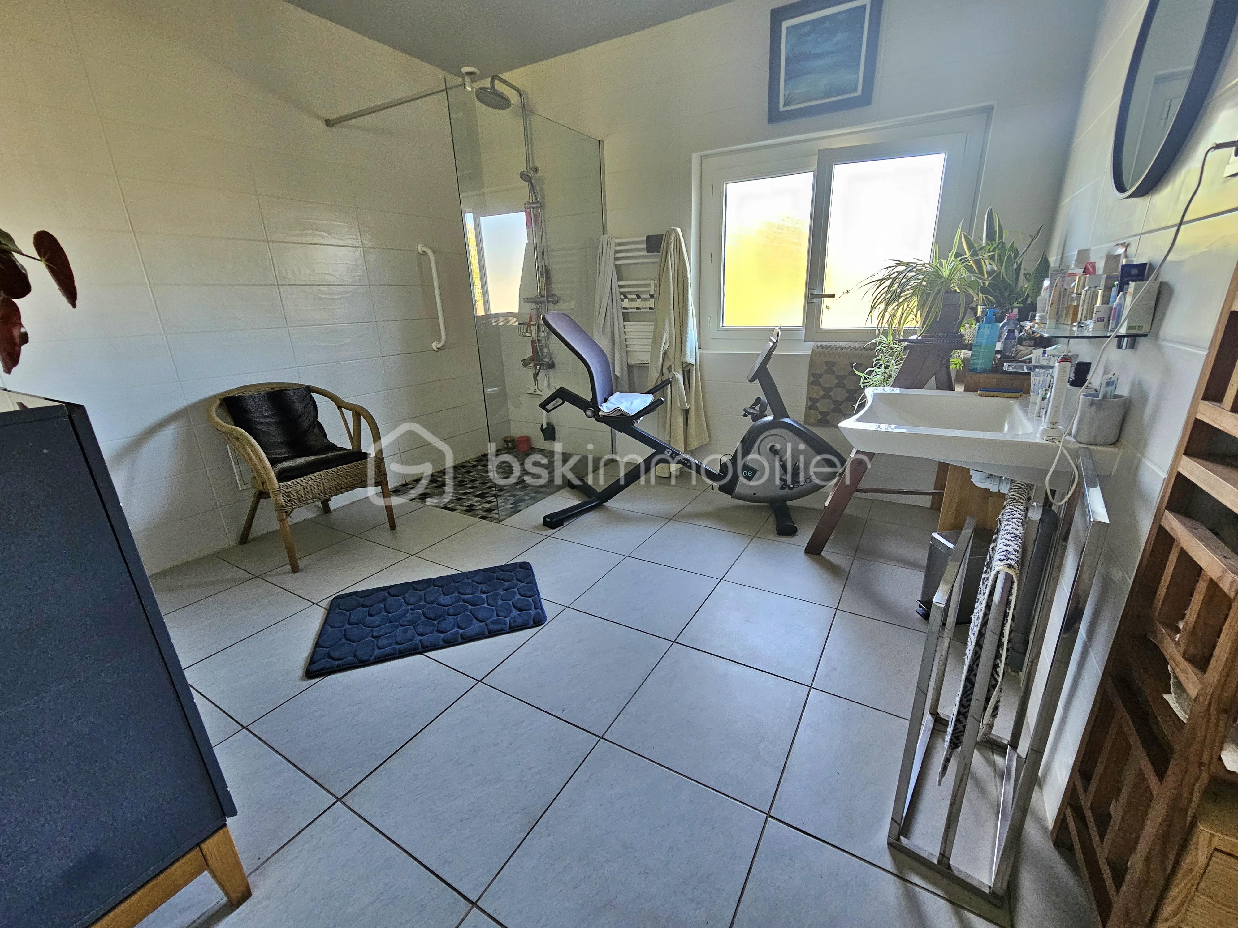 Maison de 124 m² - SDB PMR (1).jpg