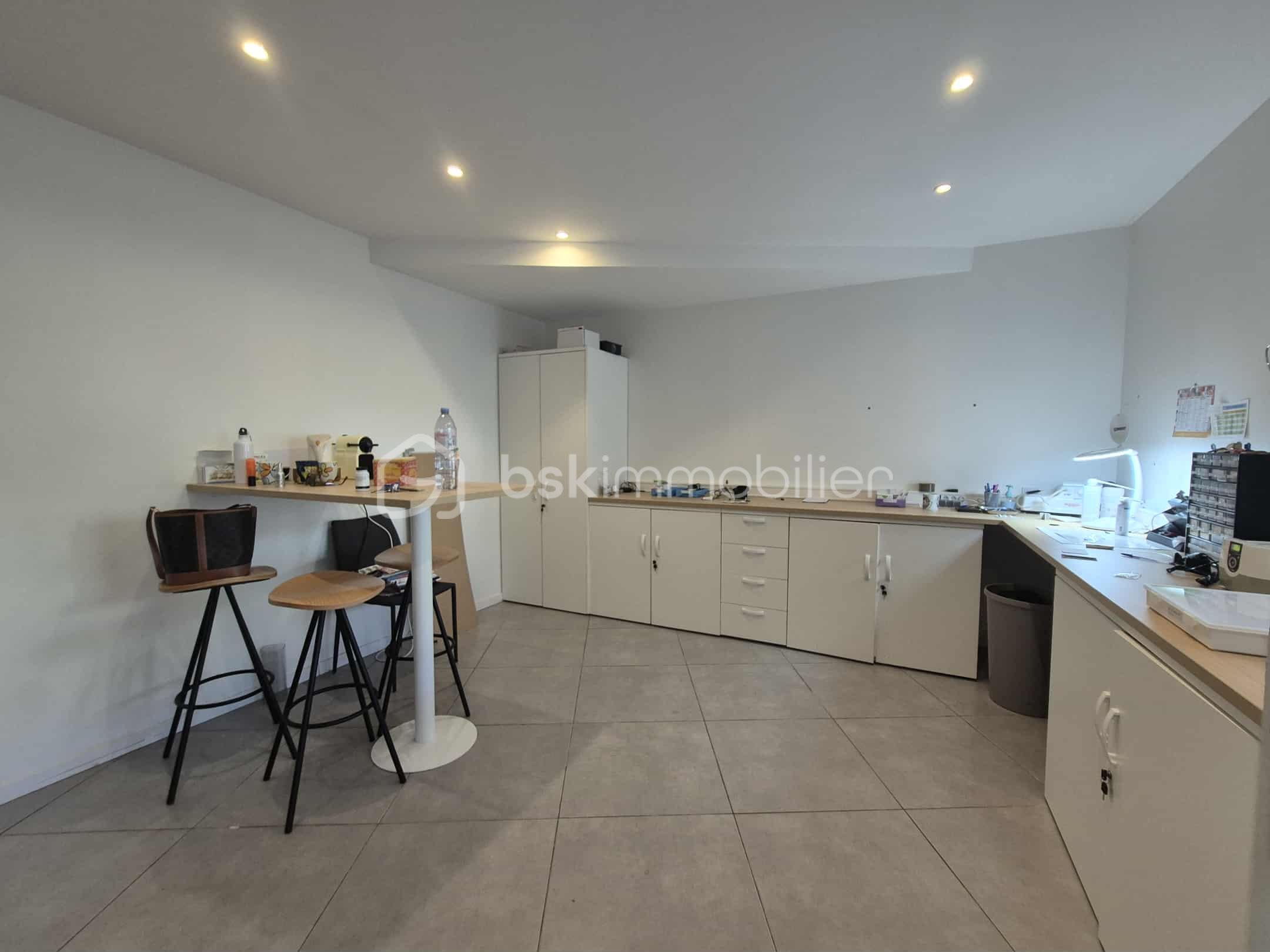 Local d activites de 130 m² - piece 3.jfif