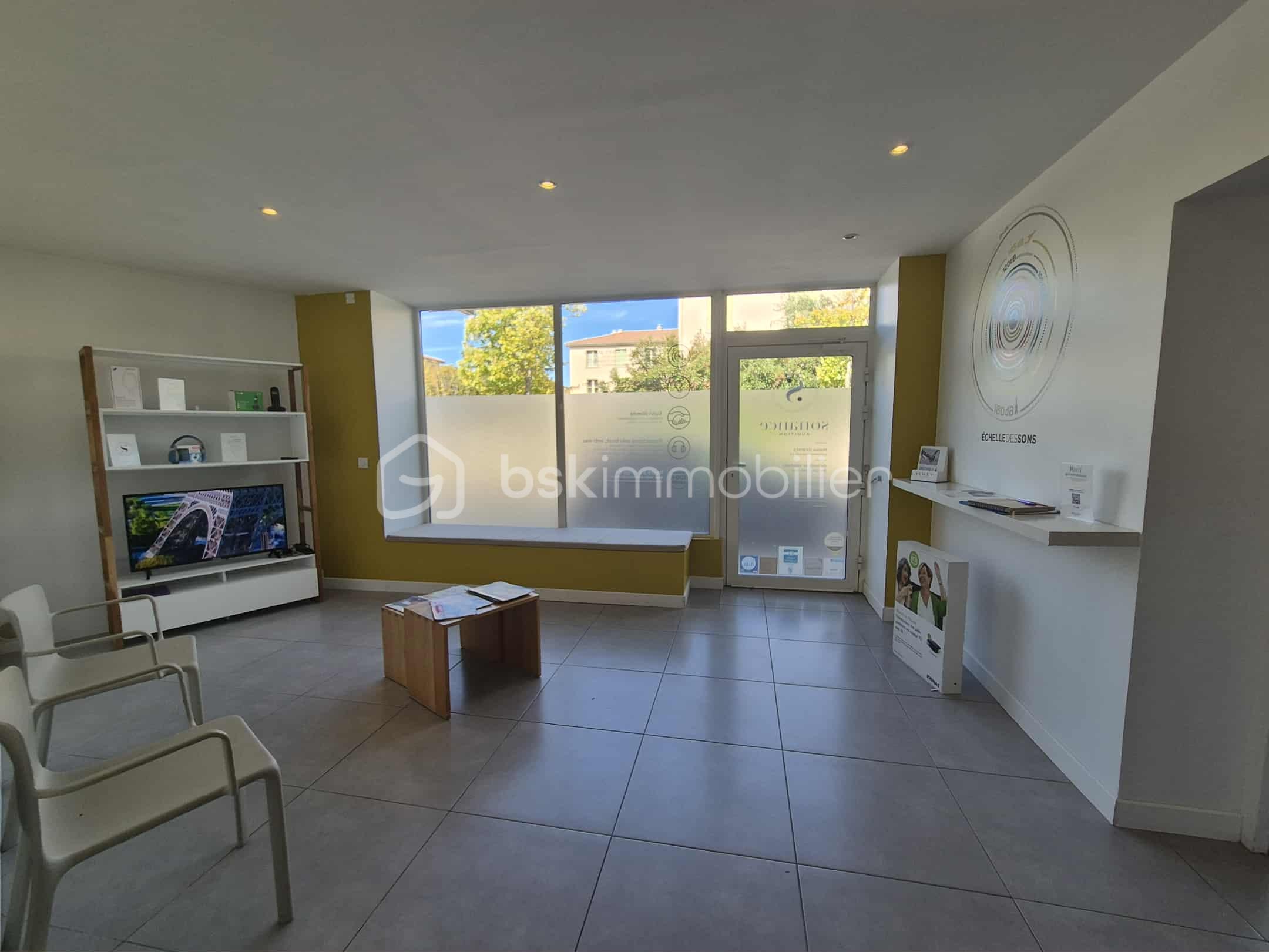 Local d activites de 130 m² - accueil2.jfif