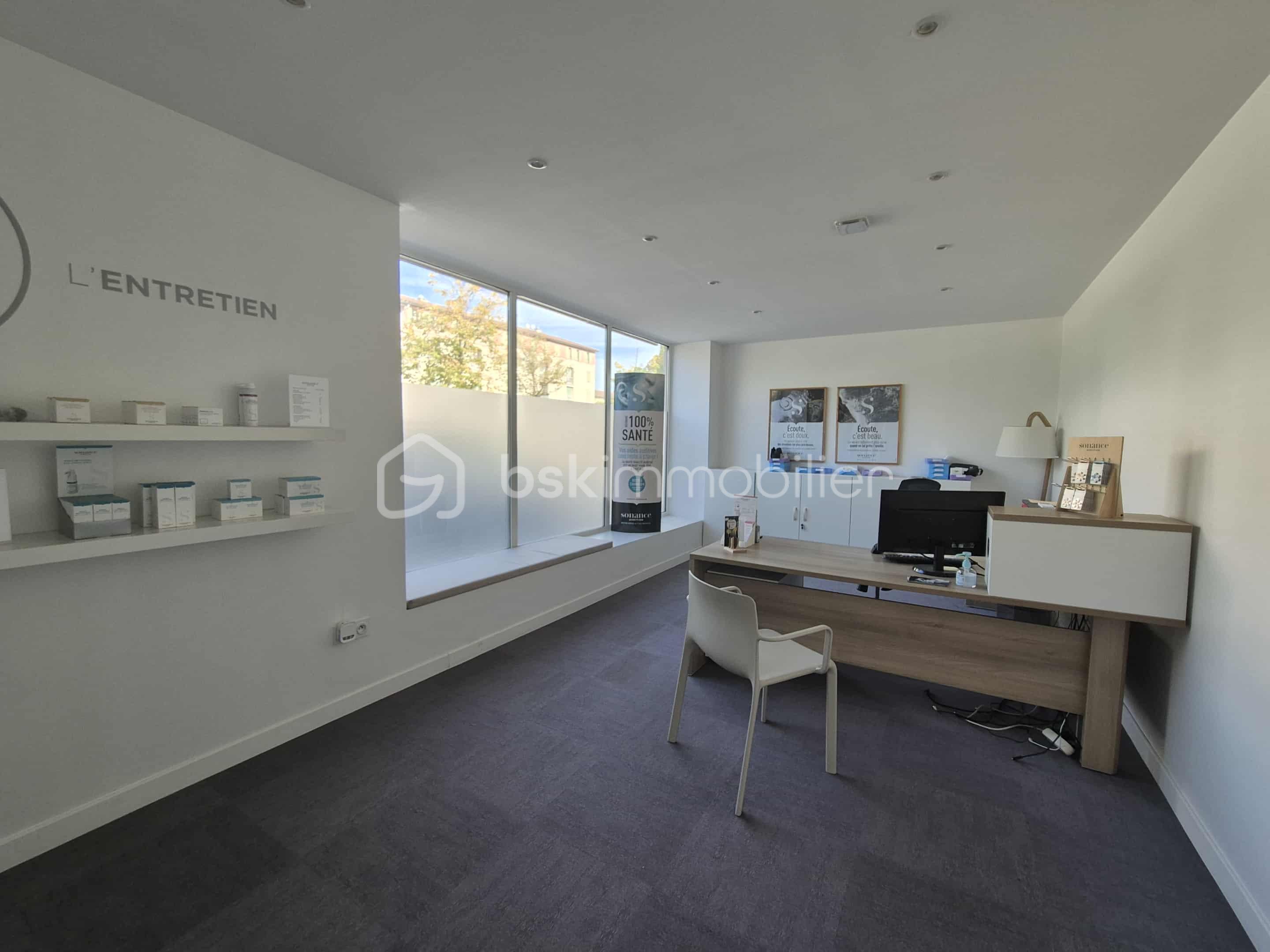 Local d activites de 130 m² - piece1.jfif