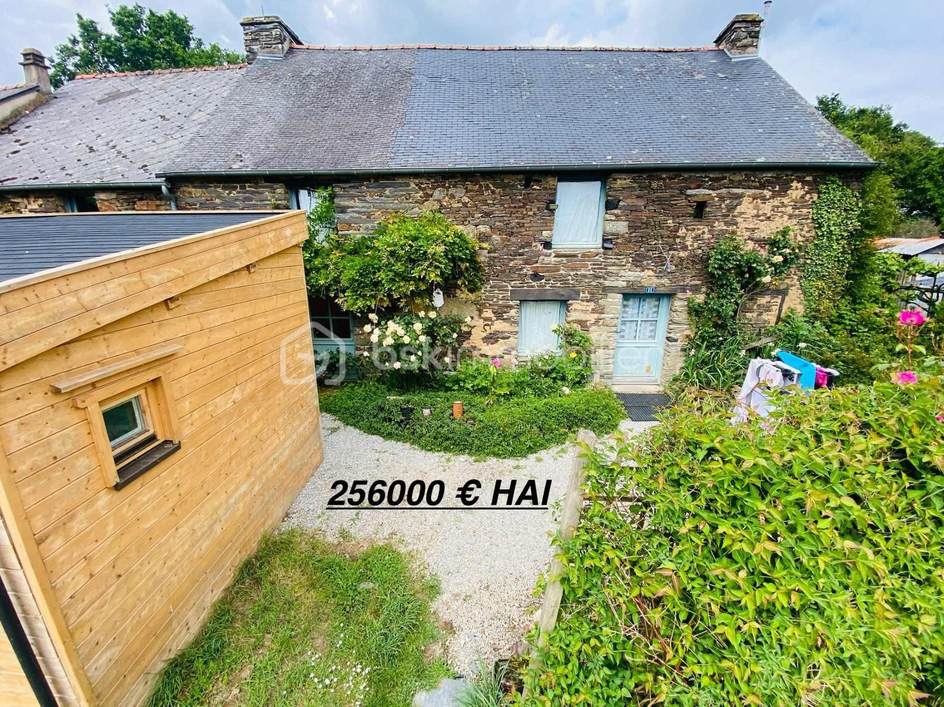 Maison 7 pièces 636 m² · à Loyat · 636 m² · 256 000 €