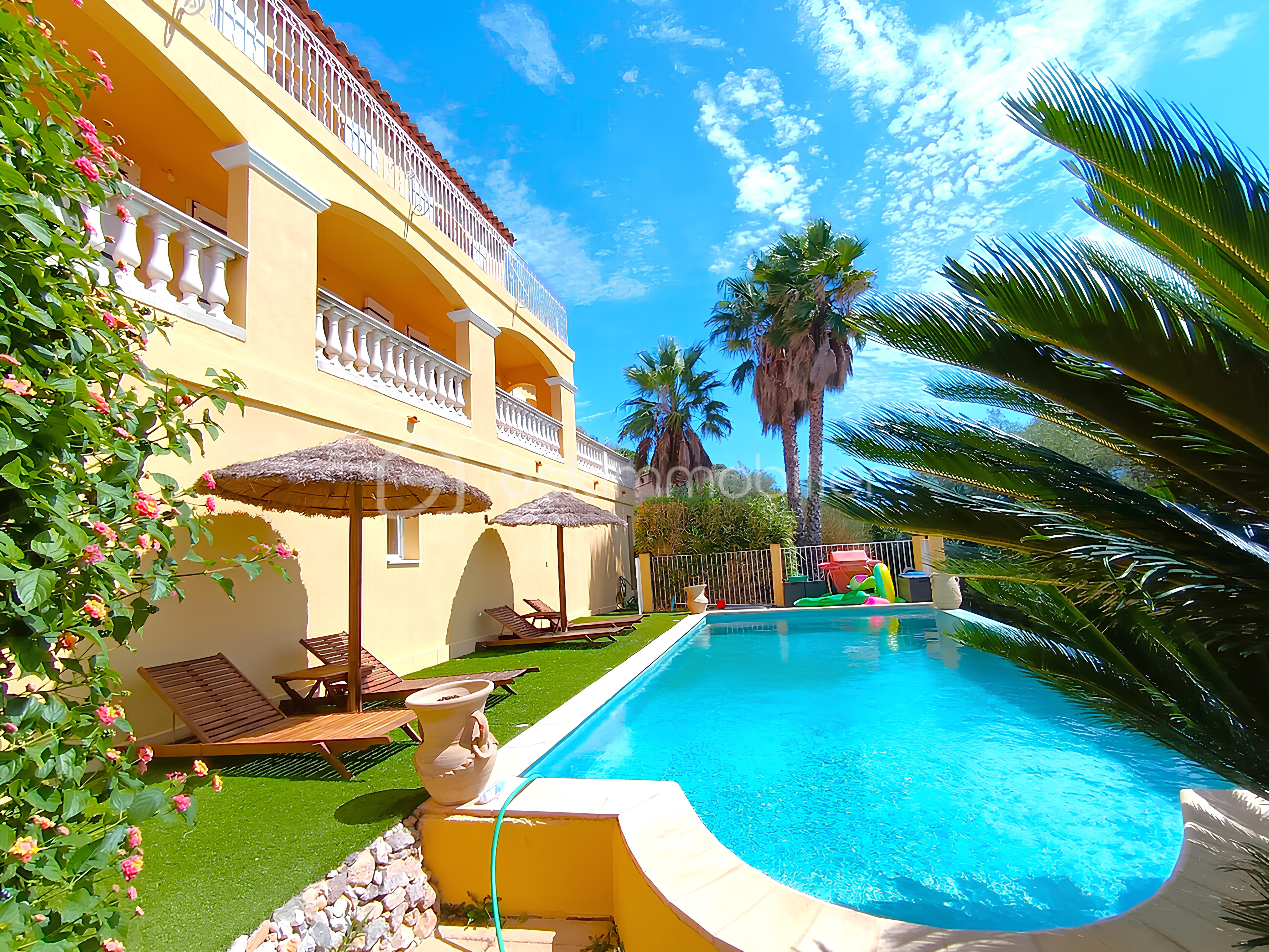 Maison de 225 m² - 1 EXTERIEUR PISCINE 6.jpg