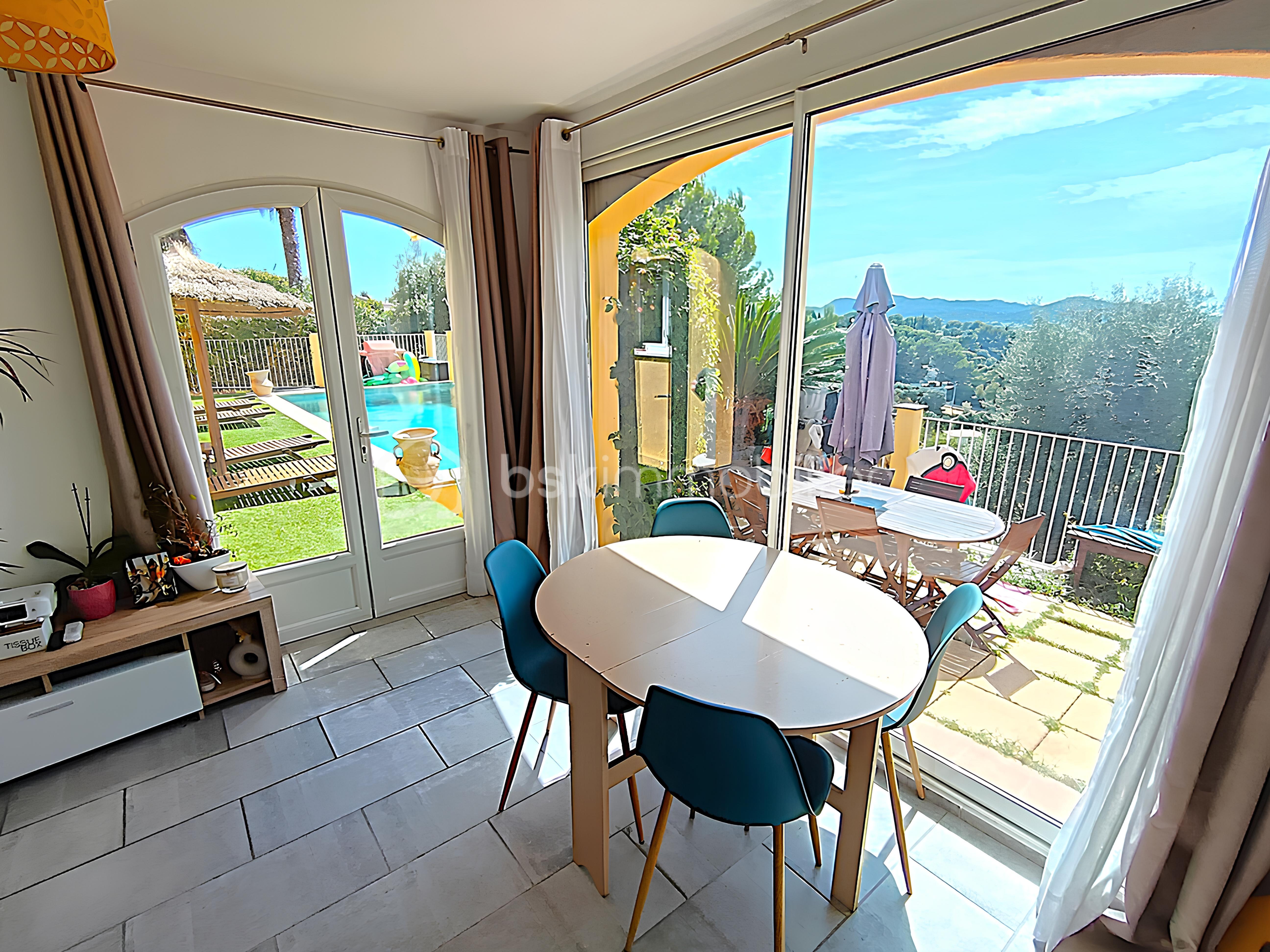 Maison de 225 m² - 18 T2 SEJOUR 5.jpg