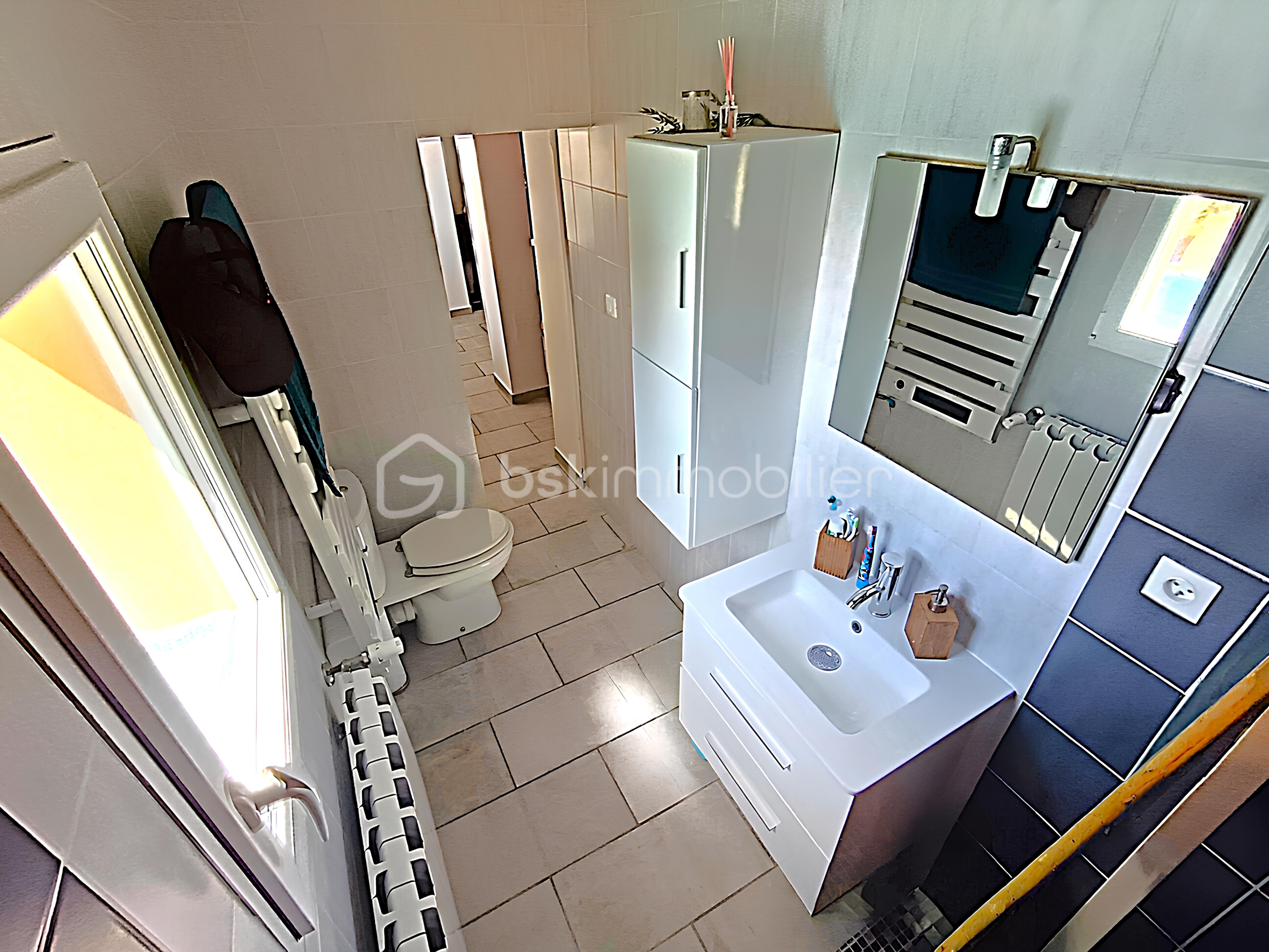 Maison de 225 m² - 23 T2 SALLE DEAU A 3.jpg