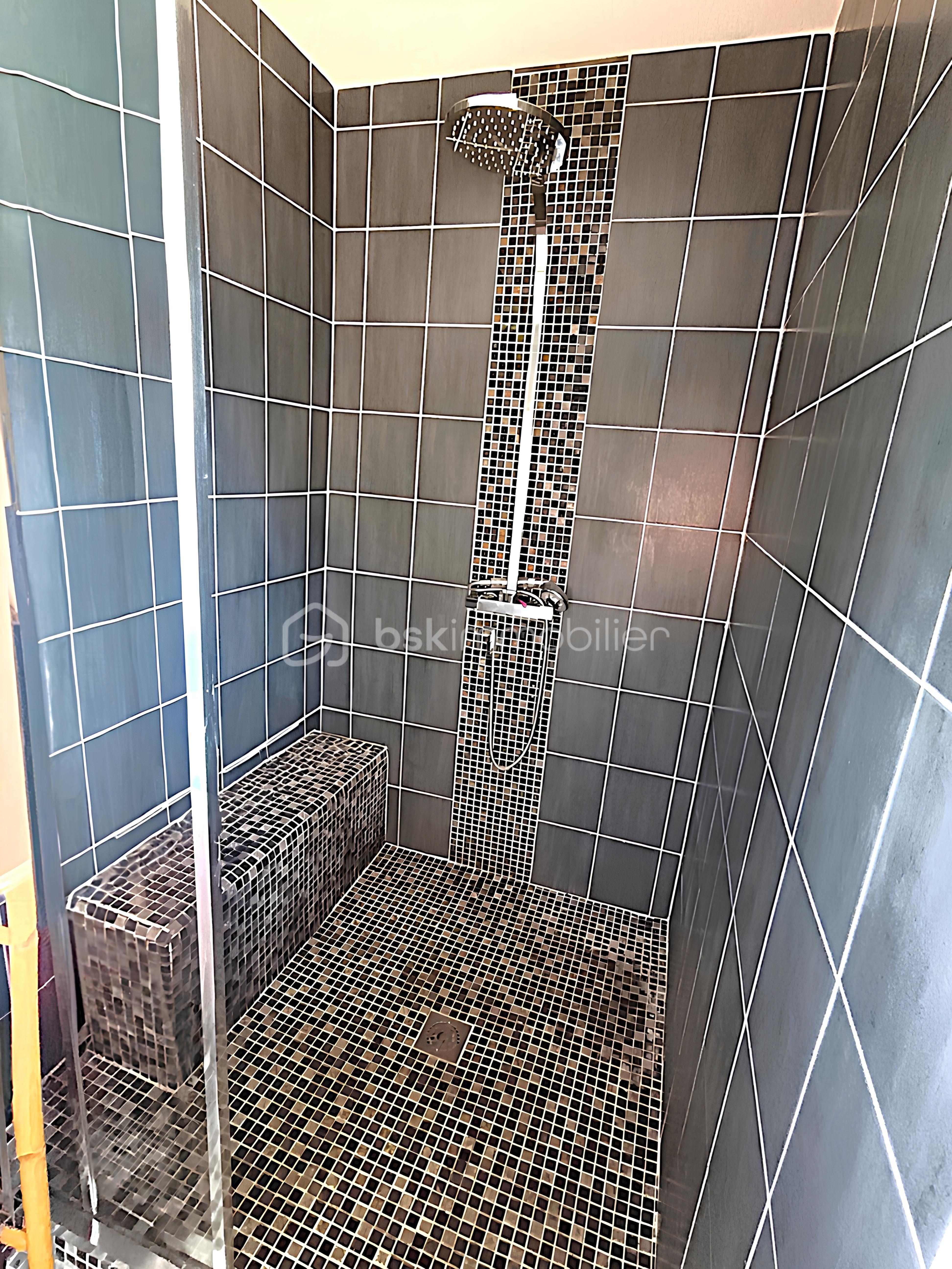 Maison de 225 m² - 24 T2 SALLE DEAU 4.jpg