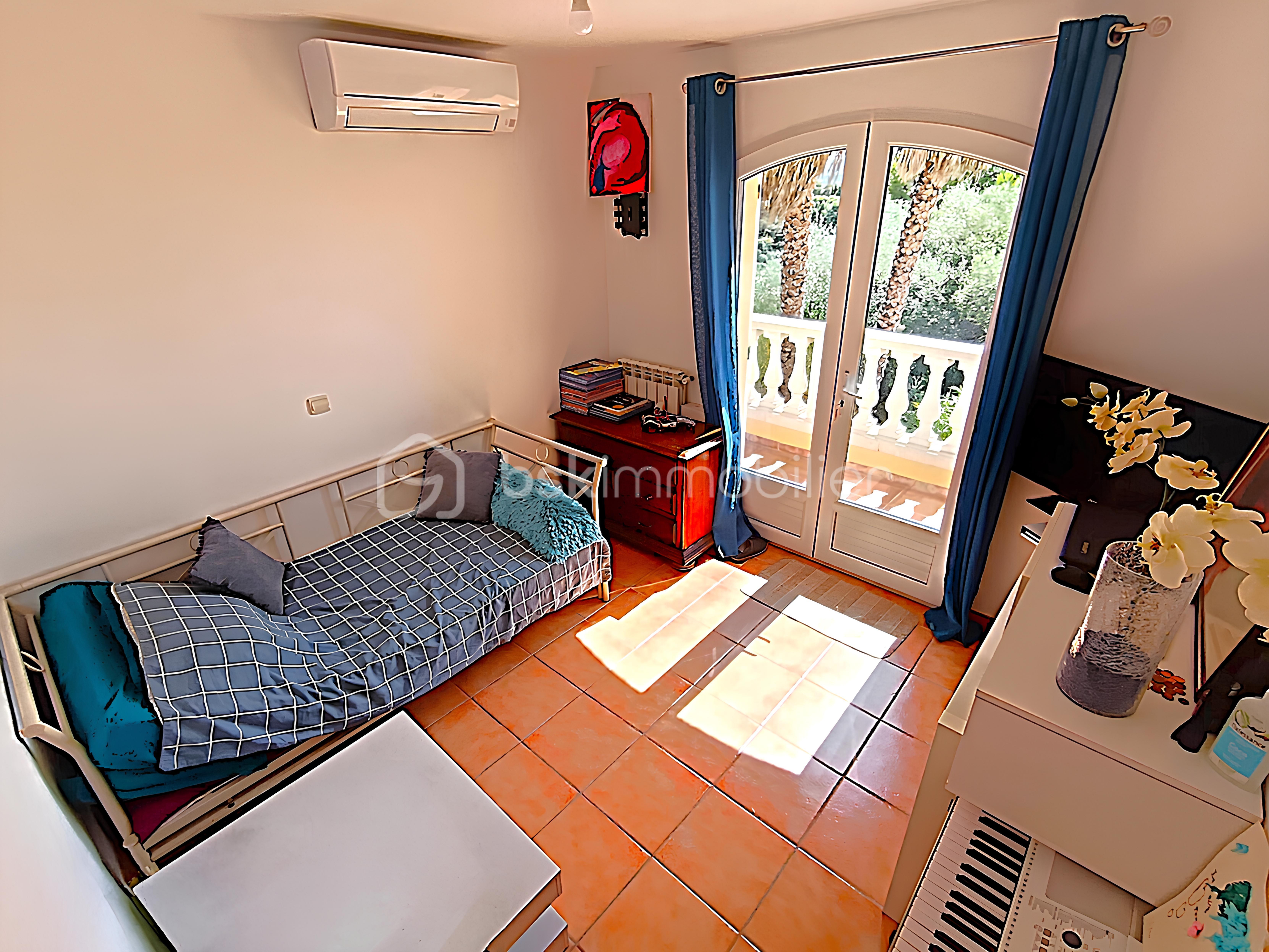 Maison de 225 m² - 14 CHAMBRE BAS 2.jpg