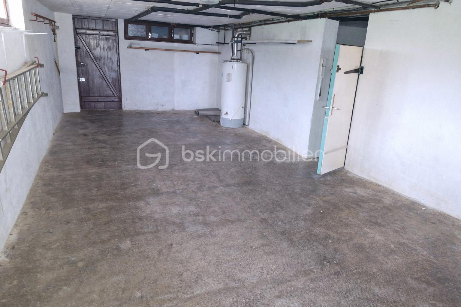 Maison ancienne de 94,18 m² - garage vide.png