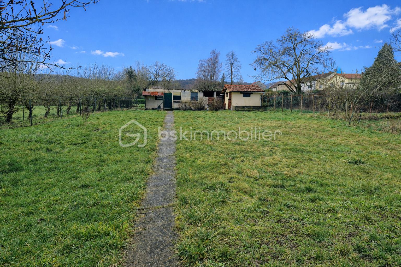 Maison ancienne de 94,18 m² - fond bleu.png