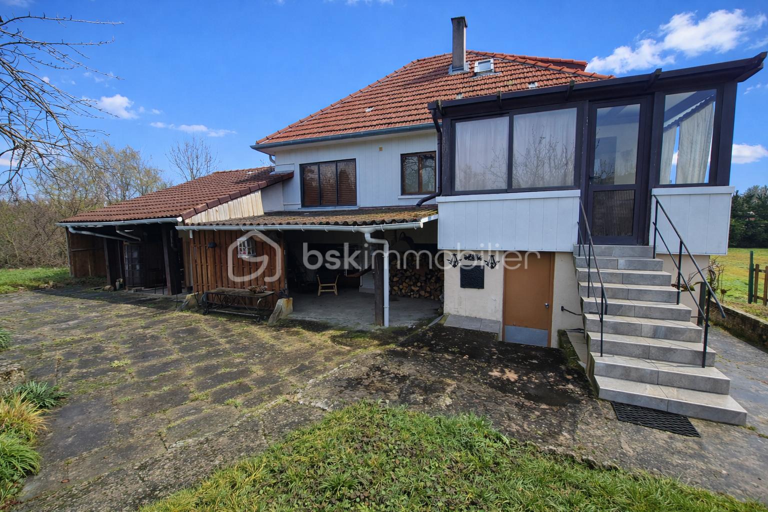 Maison ancienne de 94,18 m² - arriere ciel bleu.png